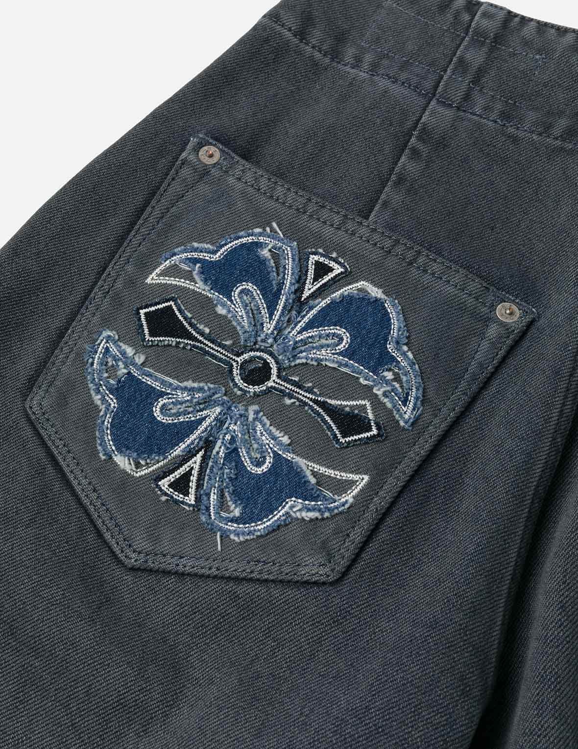Distressed Kamon Appliqué Embroidery Balloon Fit Jeans