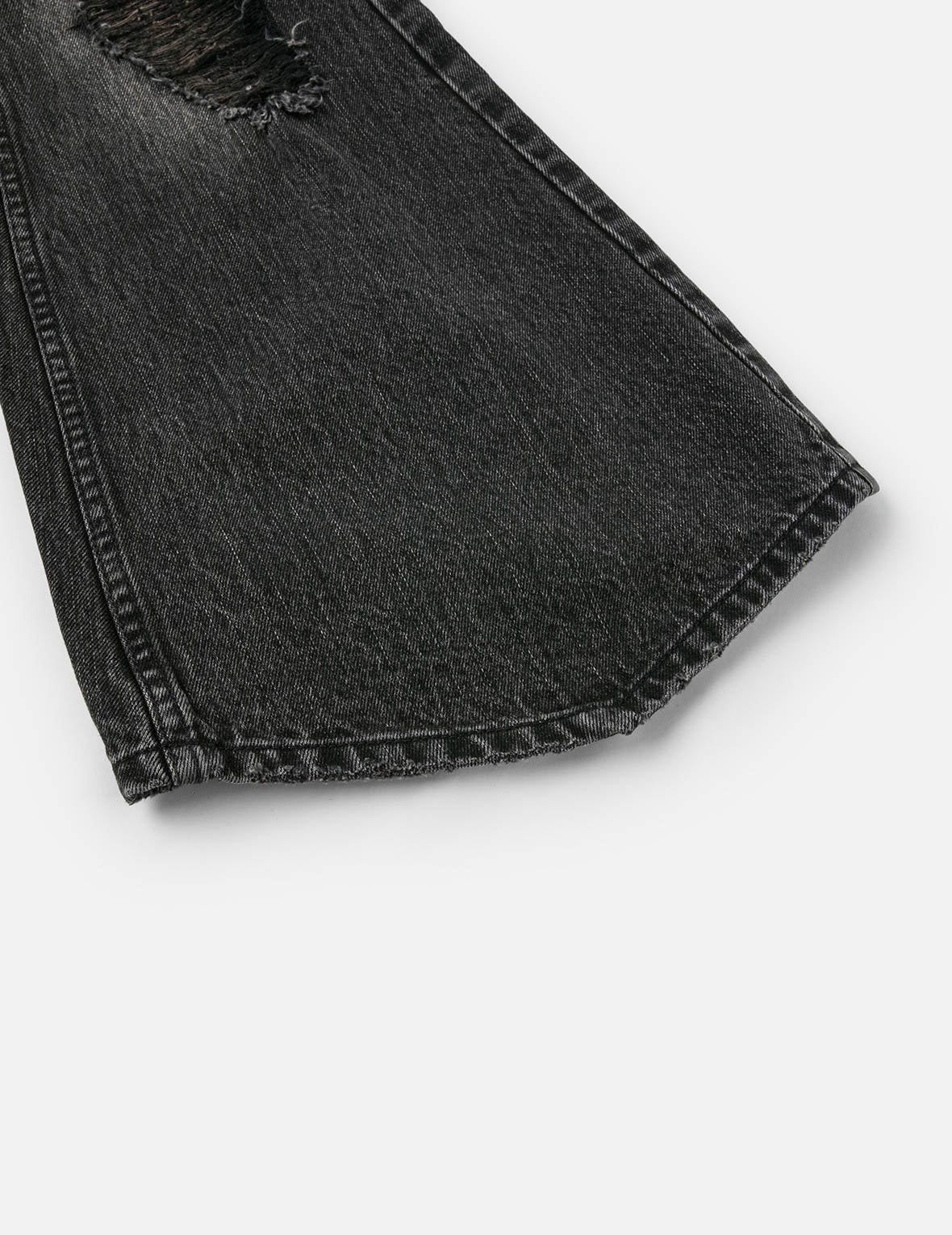 Mottled Seagull and Distressed Fashion Fit Denim Skorts