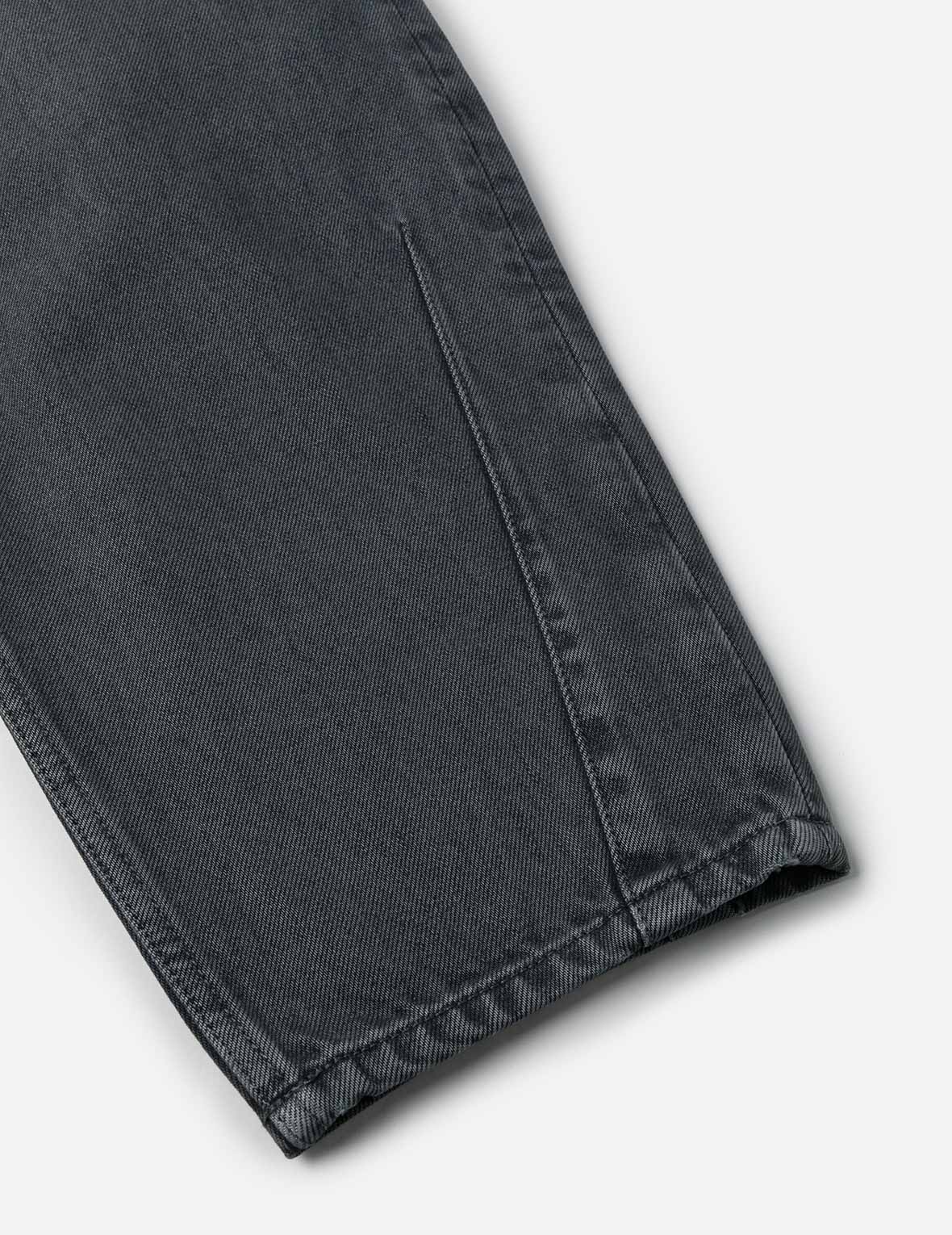 Distressed Kamon Appliqué Embroidery Balloon Fit Jeans