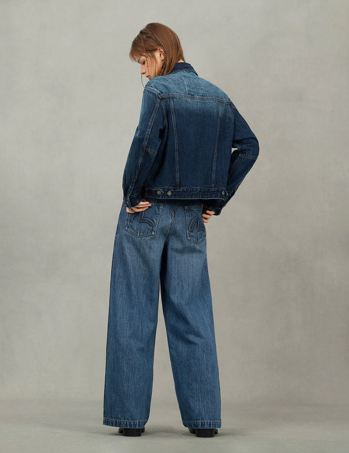 Seagull Embossed Fashion Fit Pleated Jeans