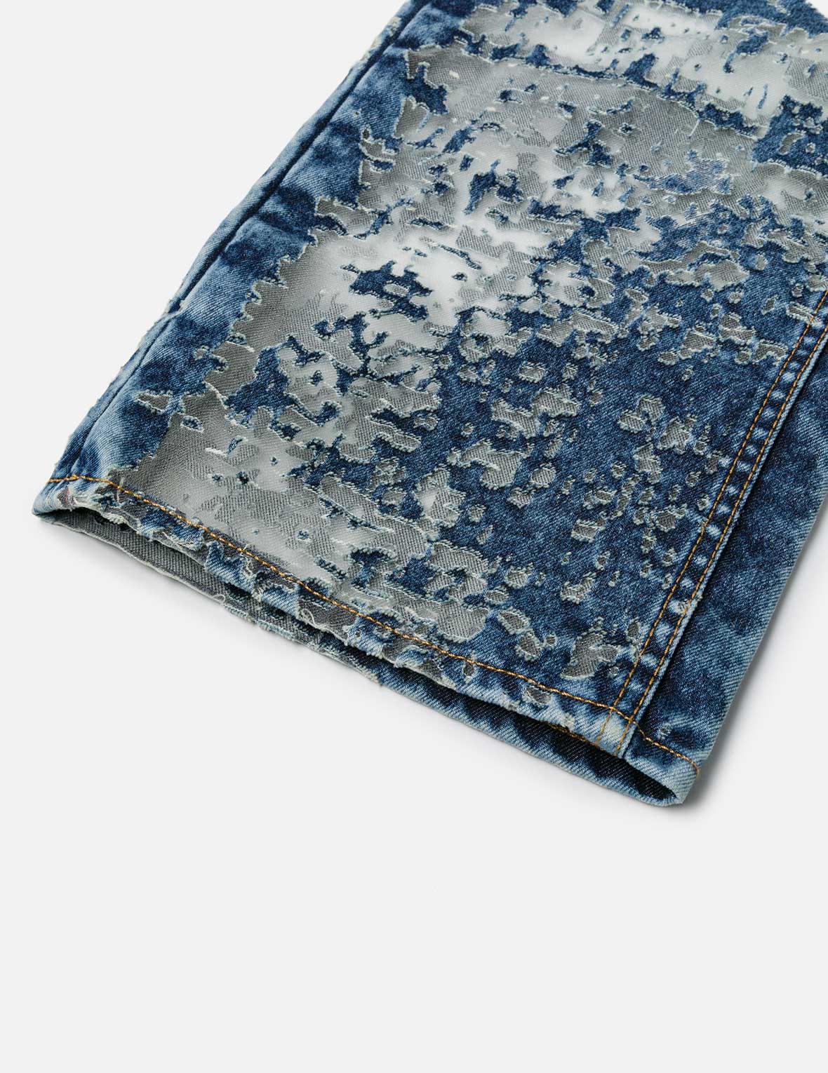 Seagull Embroidery Fashion Fit Burn-Out Fashion Fit Jeans