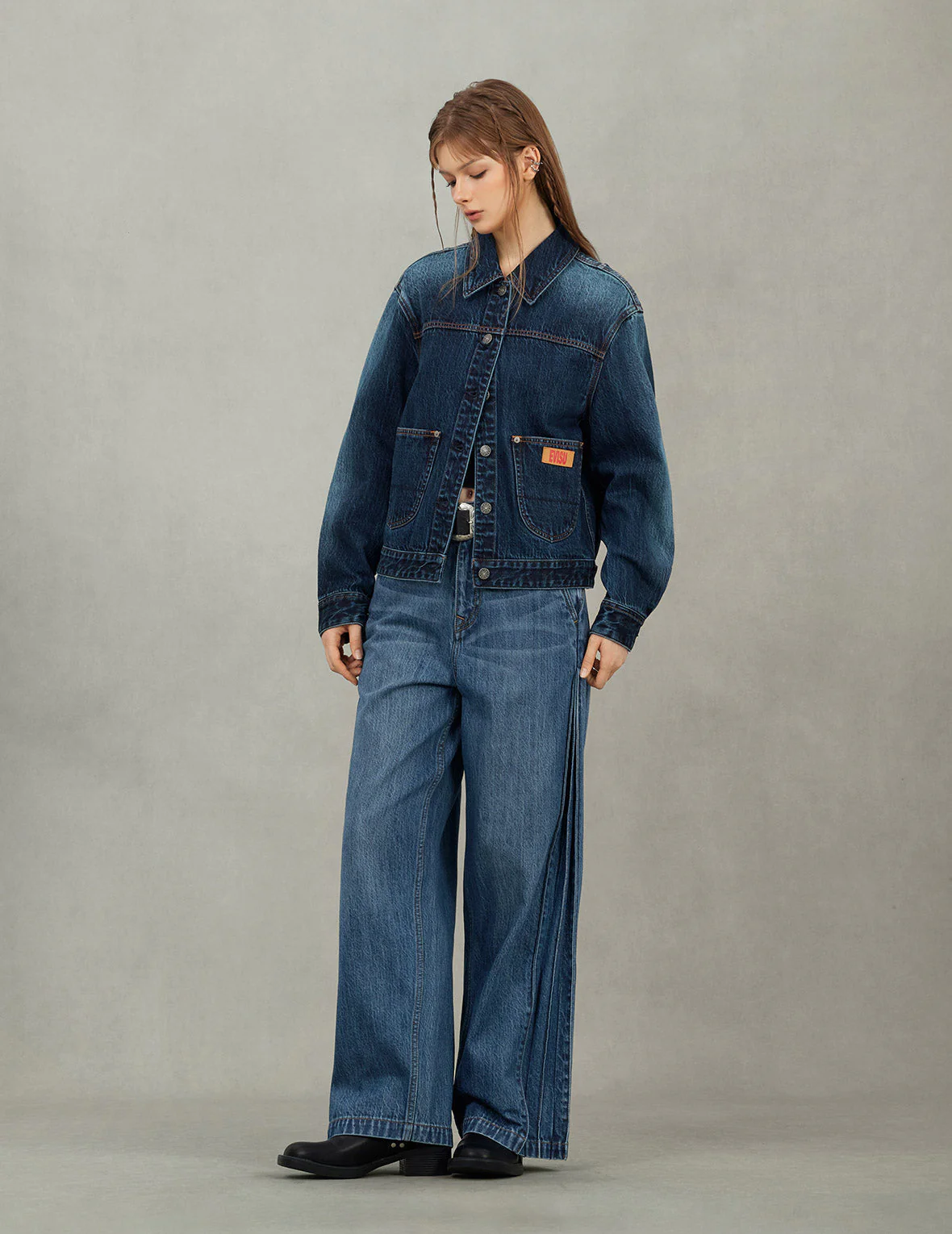 Seagull Embossed Fashion Fit Pleated Jeans