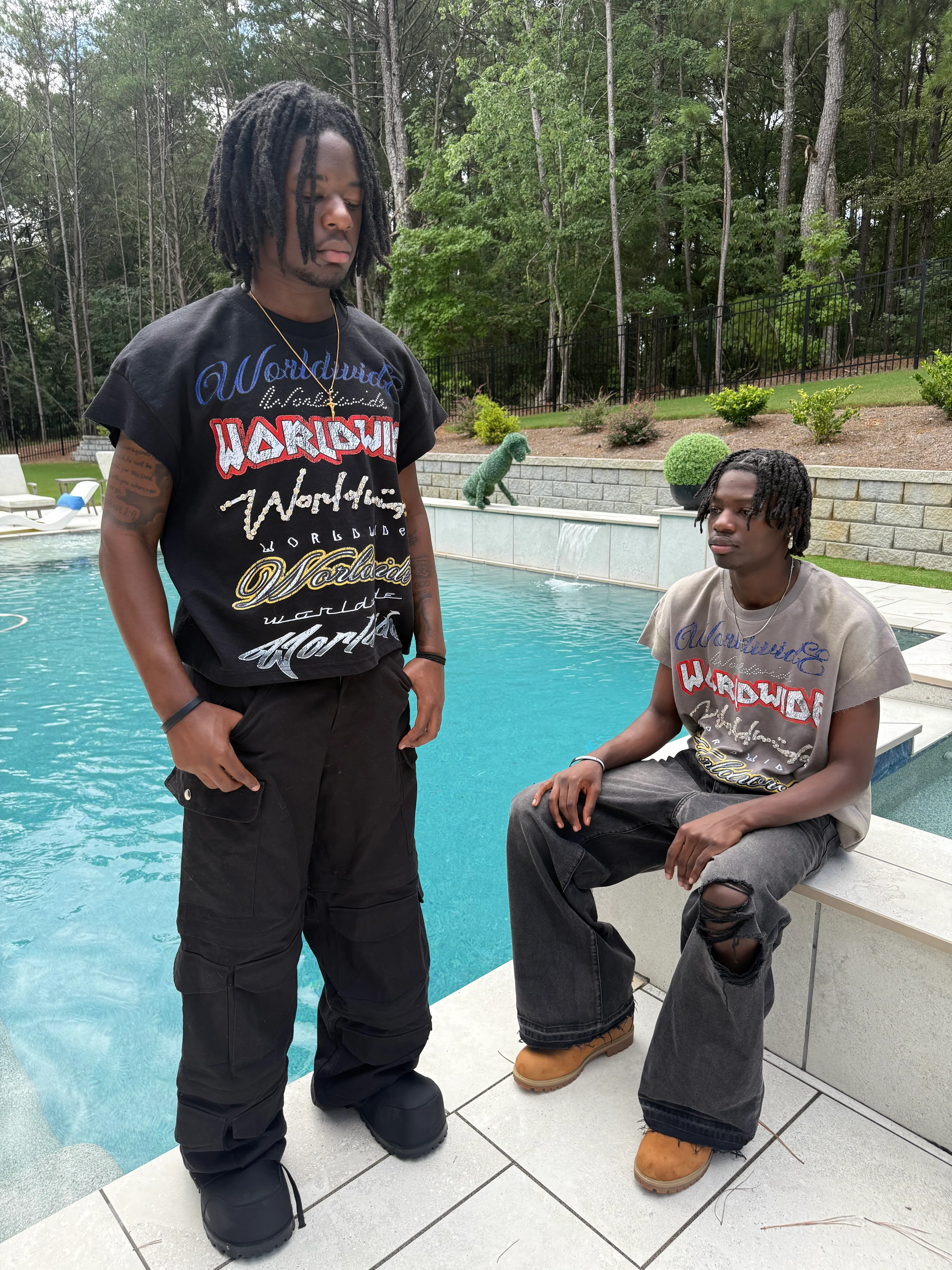 “VVS” BLACK SLEEVELESS