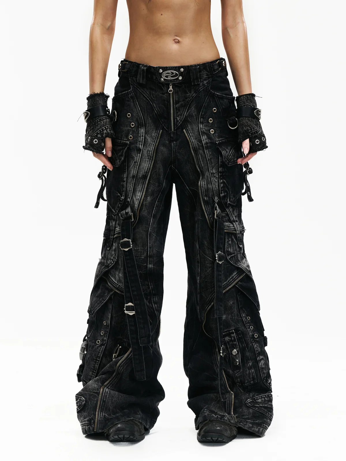 A-Line Baggy Jeans with Hardware Details