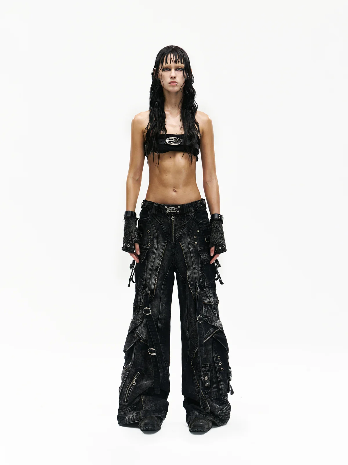 A-Line Baggy Jeans with Hardware Details