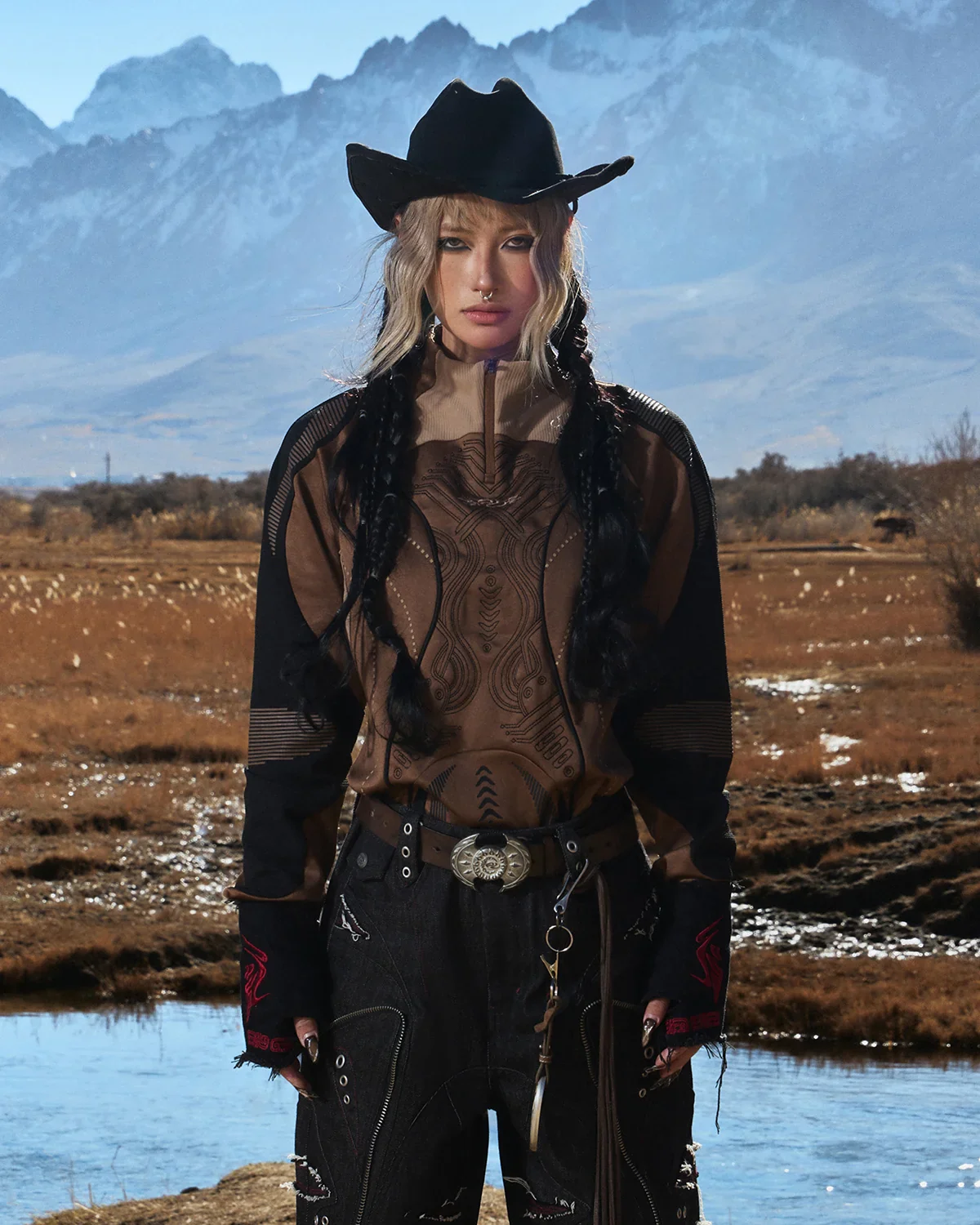 Personsoul Geometric Curve Mock Neck Top