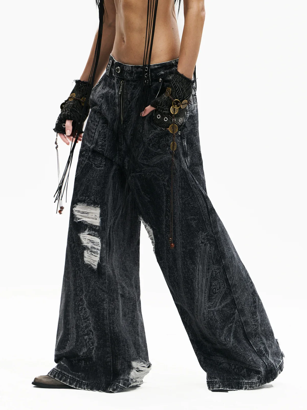 Personsoul Textured Black Print Ripped Jeans