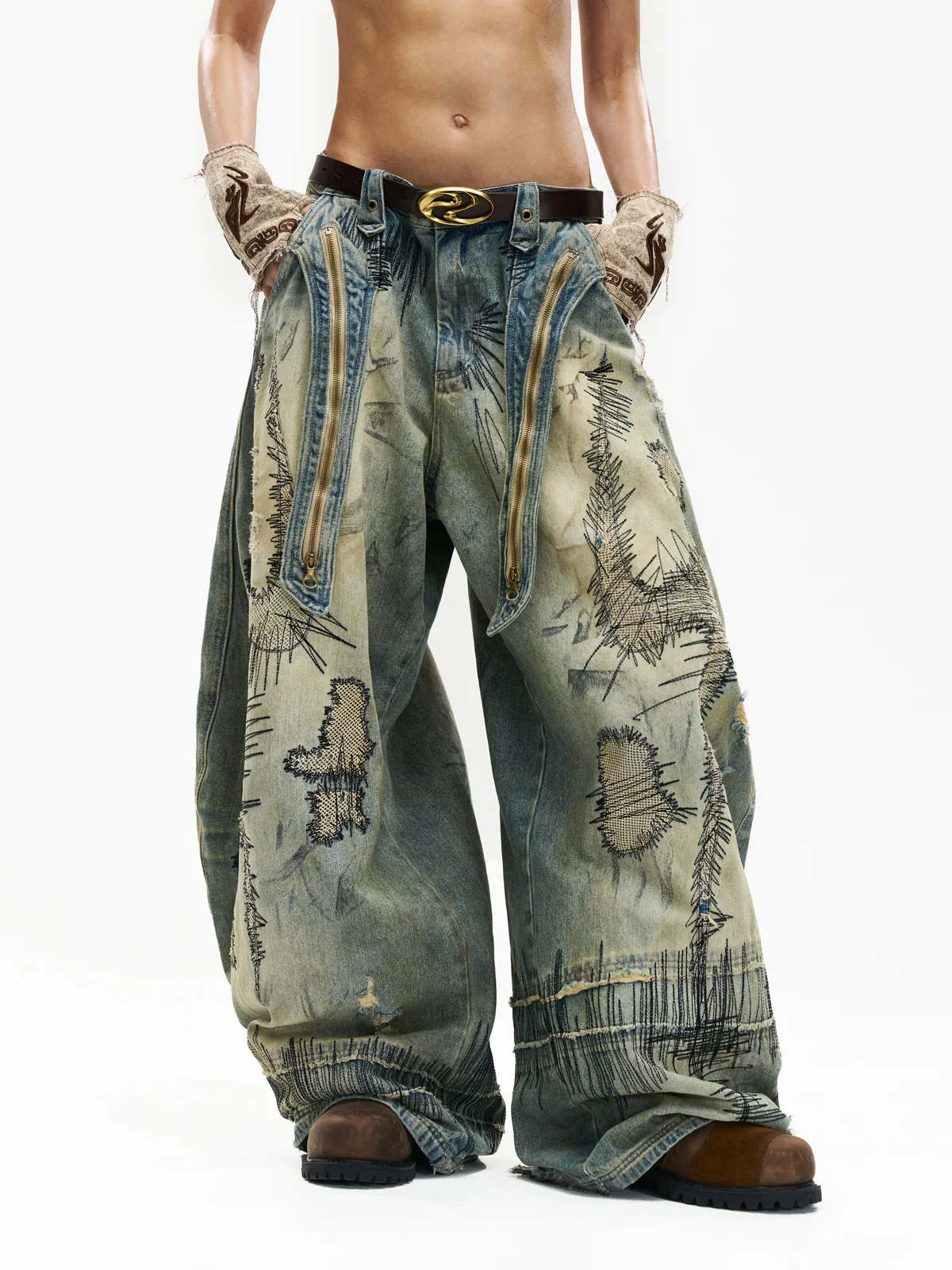 Personsoul Stain Embroidery Curved Jeans