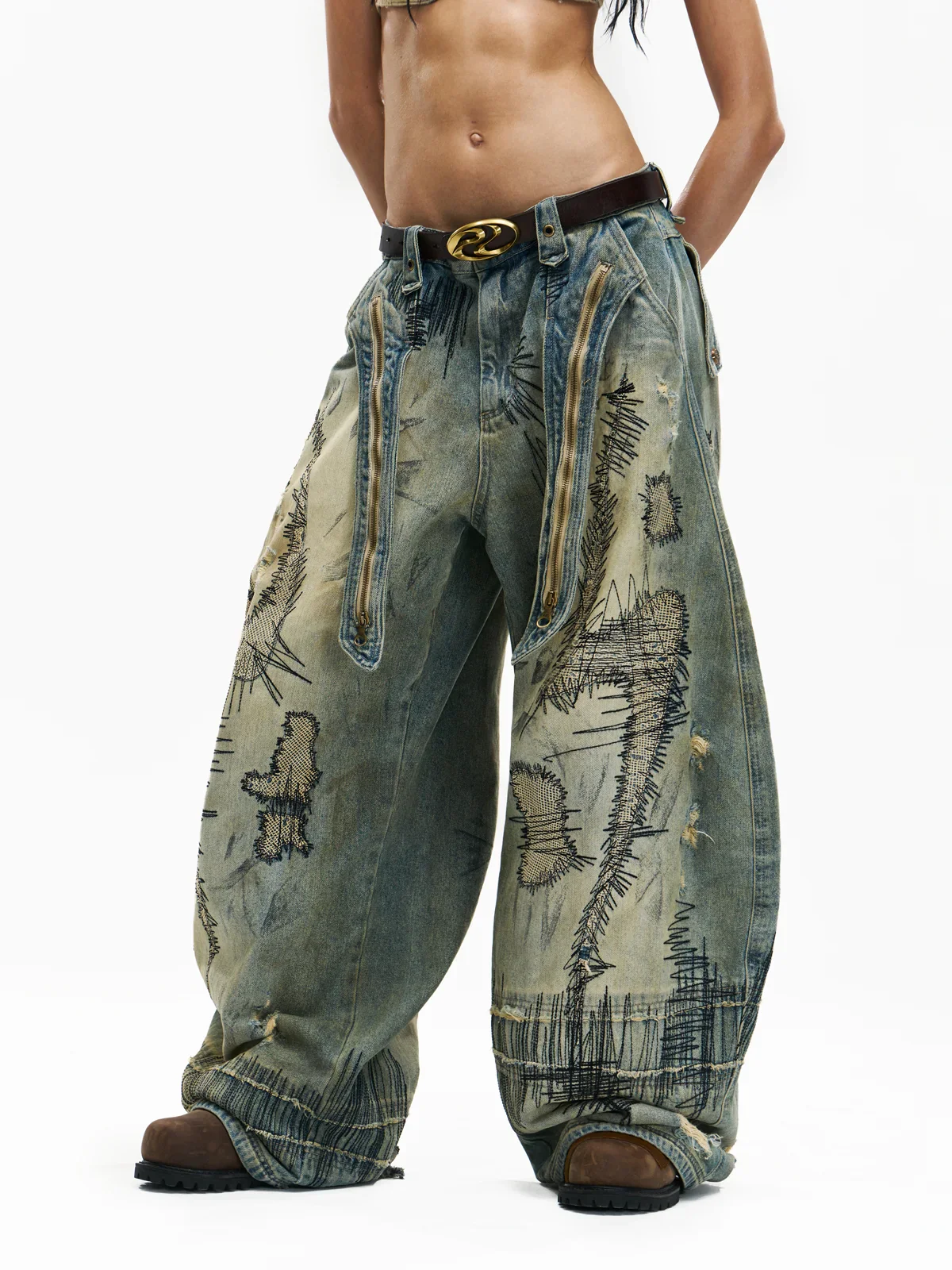 Personsoul Stain Embroidery Curved Jeans