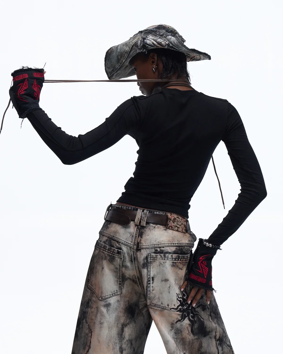 Personsoul Essential Long Sleeve Crewneck In Black