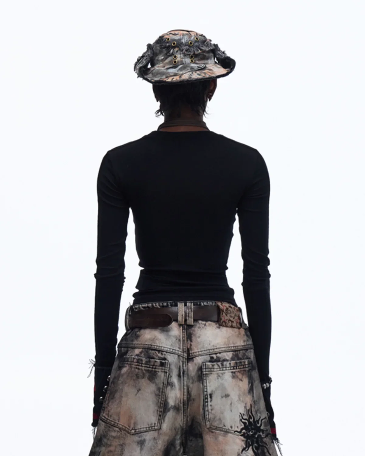 Personsoul Essential Long Sleeve Crewneck In Black