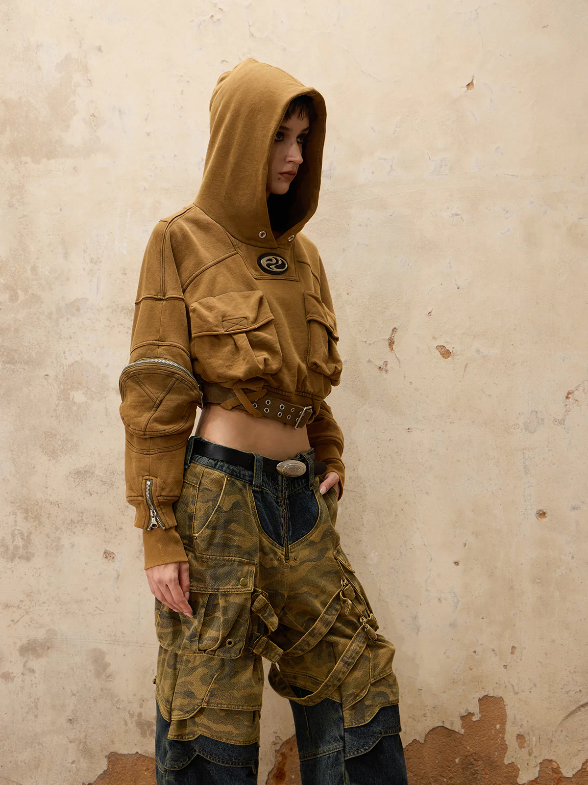 Personsoul Mutiple Pocket Short Hoodie