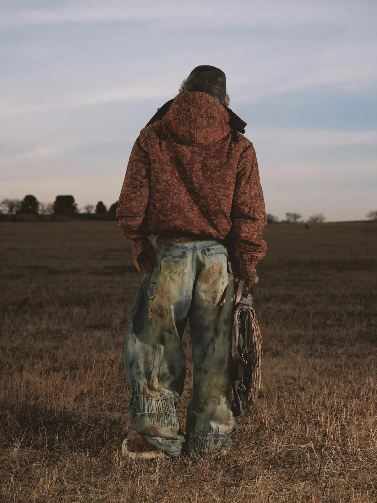 Personsoul Stain Embroidery Curved Jeans