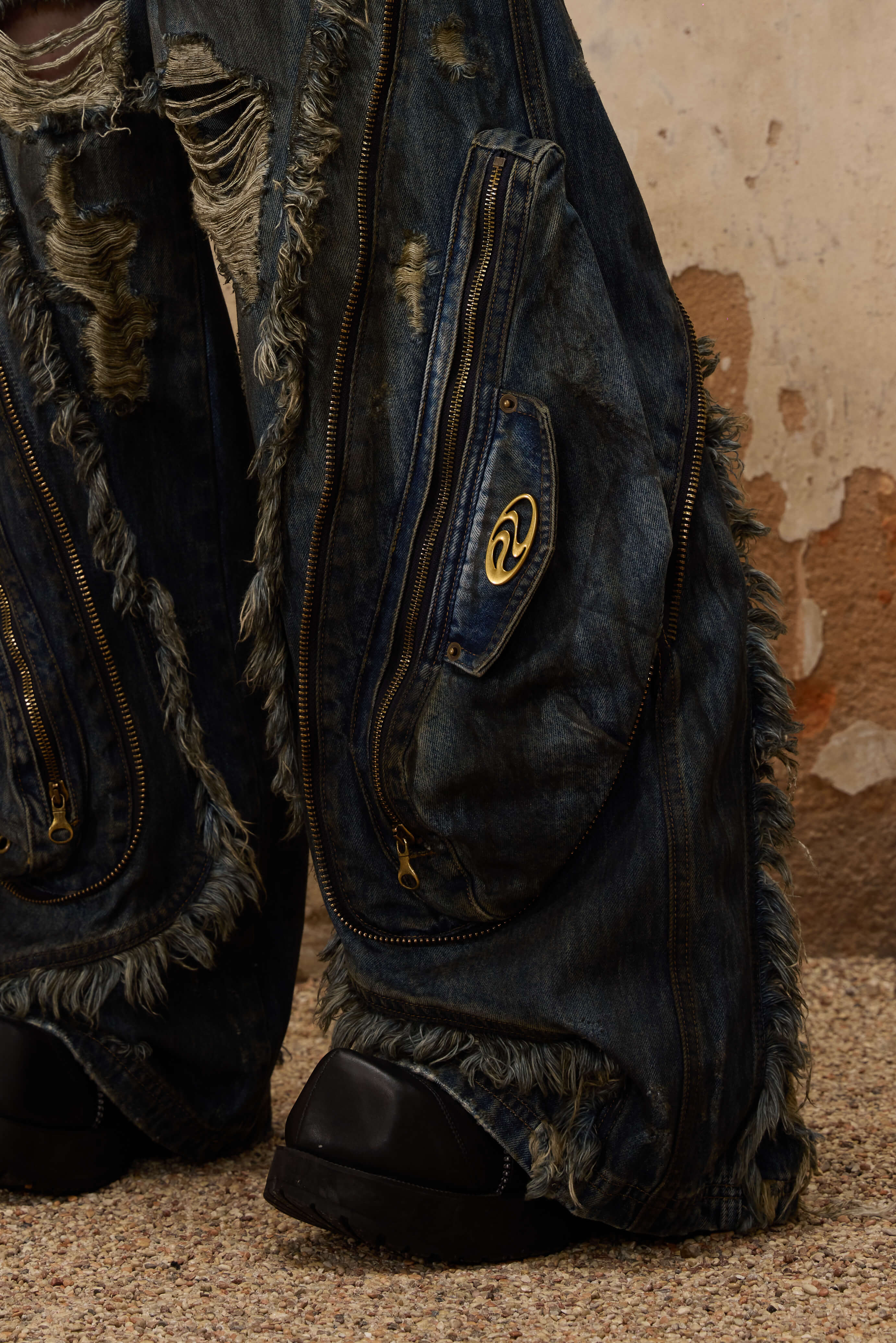 Personsoul Aliens Dirty Ripped Denim Jeans