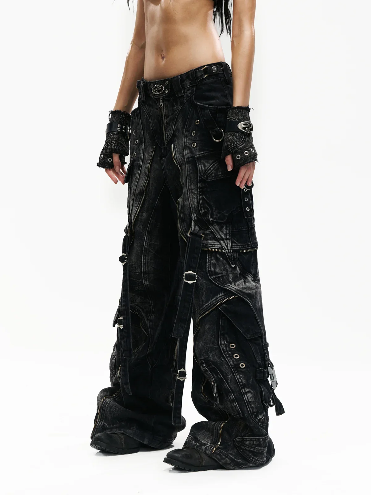 A-Line Baggy Jeans with Hardware Details