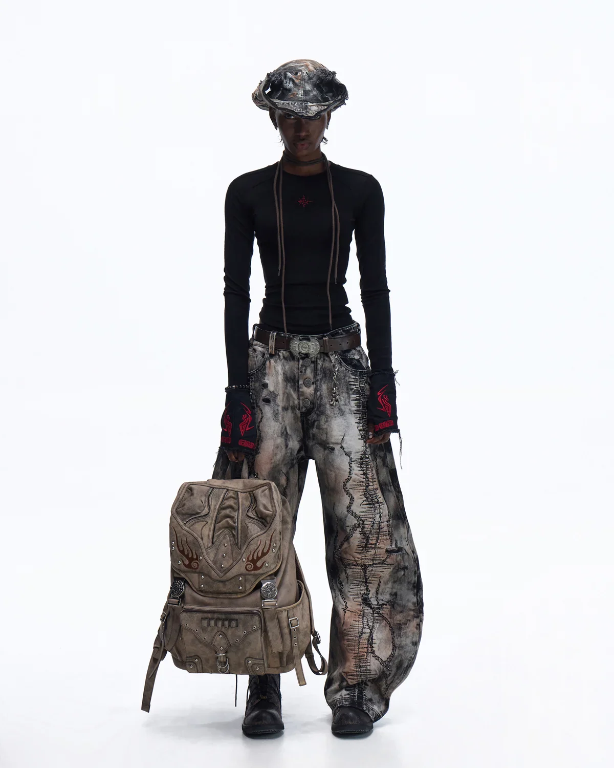 Personsoul Essential Long Sleeve Crewneck In Black