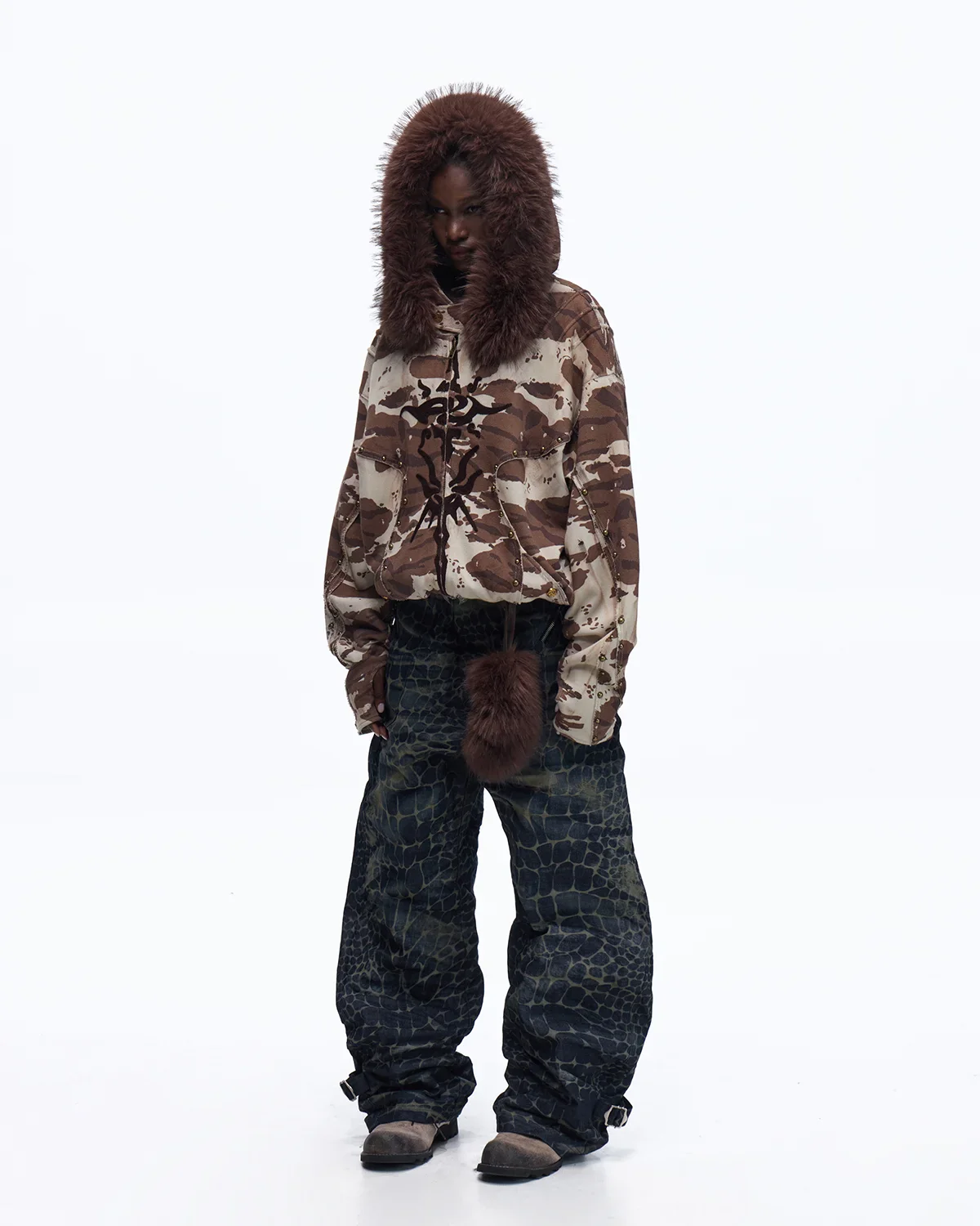 Personsoul Laser-Etched Crocodile-Patterned Raw Denim Curved Jeans