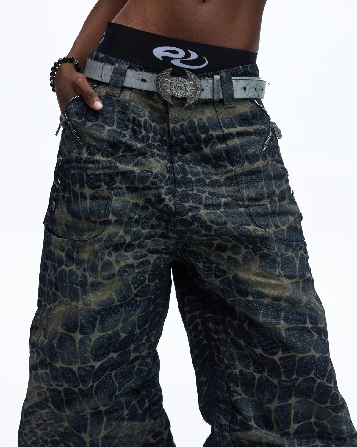 Personsoul Laser-Etched Crocodile-Patterned Raw Denim Curved Jeans