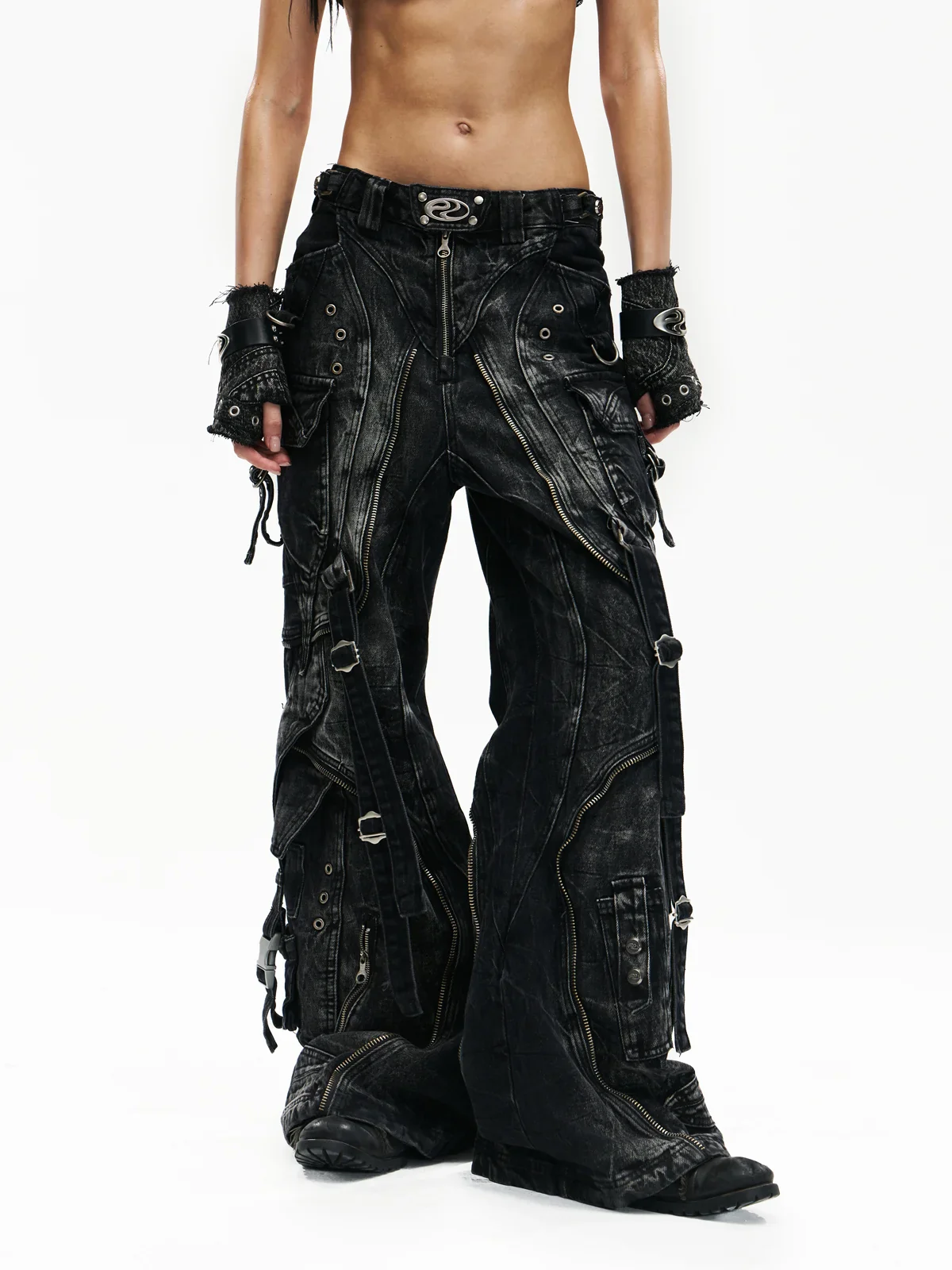 A-Line Baggy Jeans with Hardware Details