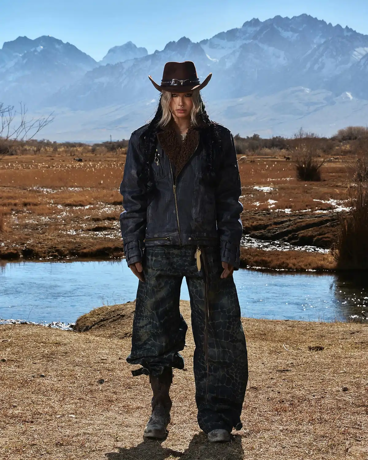 Personsoul Laser-Etched Crocodile-Patterned Raw Denim Curved Jeans