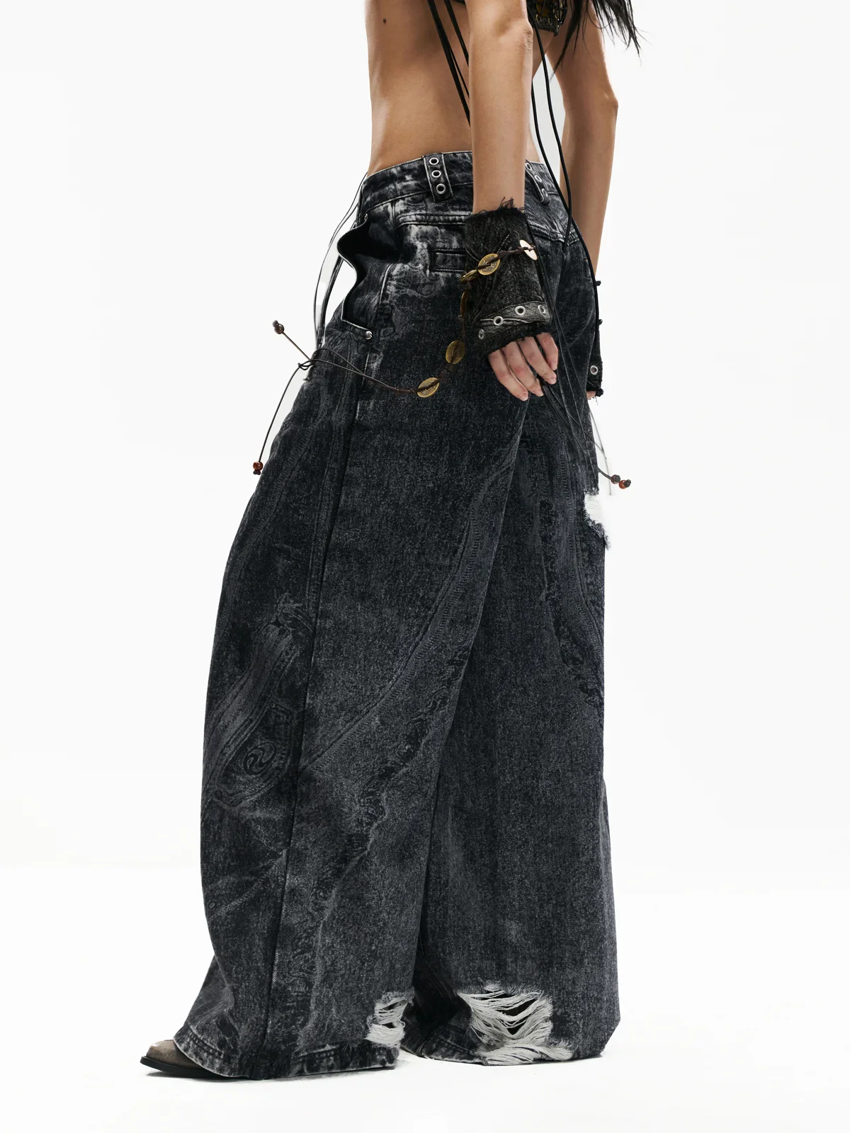 Personsoul Textured Black Print Ripped Jeans