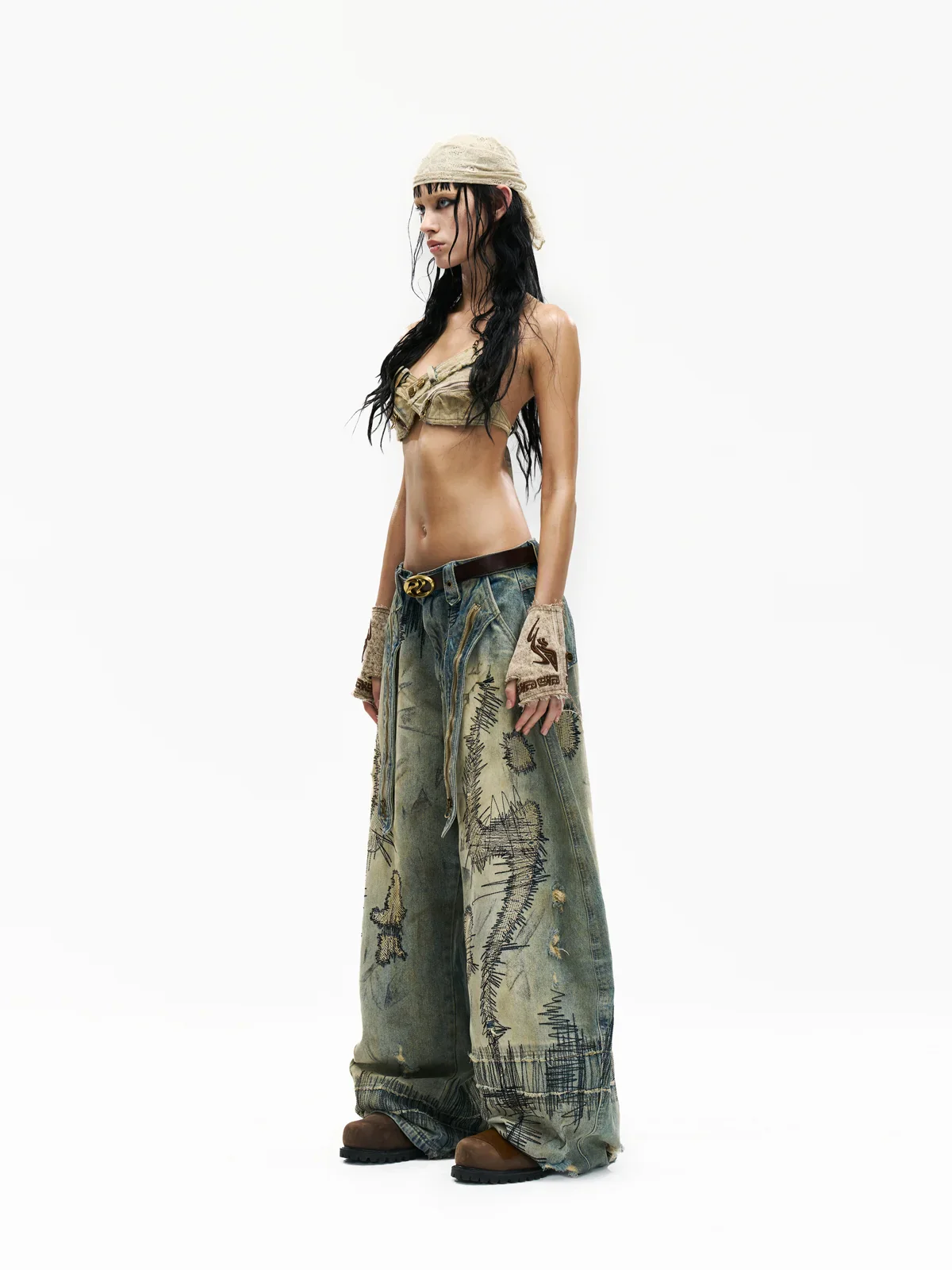 Personsoul Stain Embroidery Curved Jeans