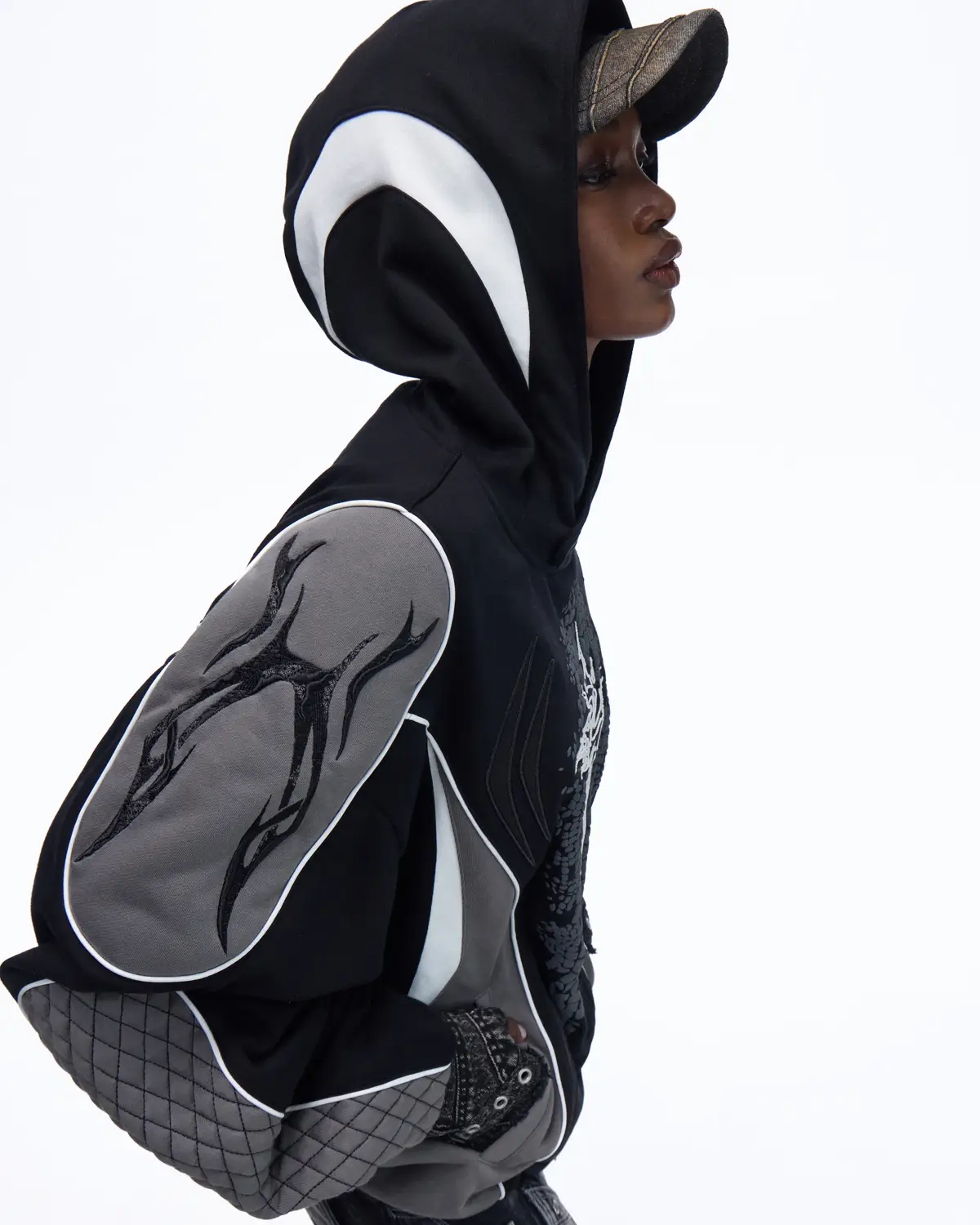 Personsoul Totem Color-Block Racing Hoodie In Black