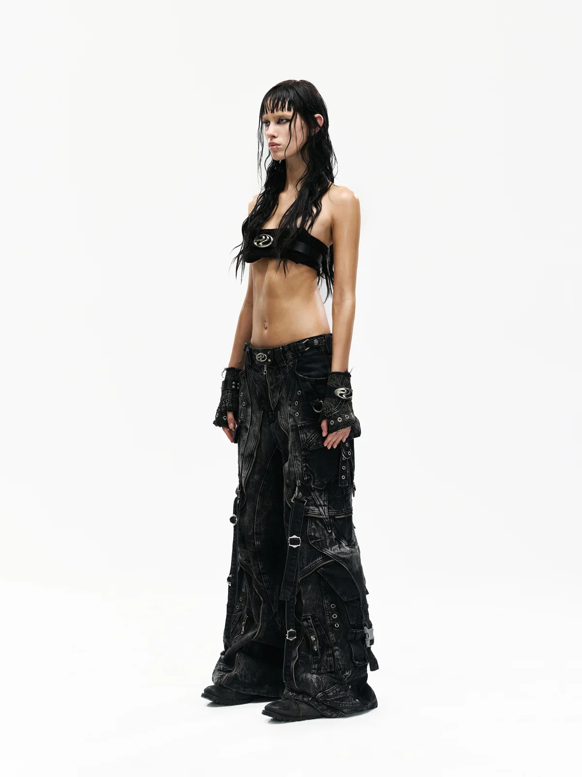 A-Line Baggy Jeans with Hardware Details