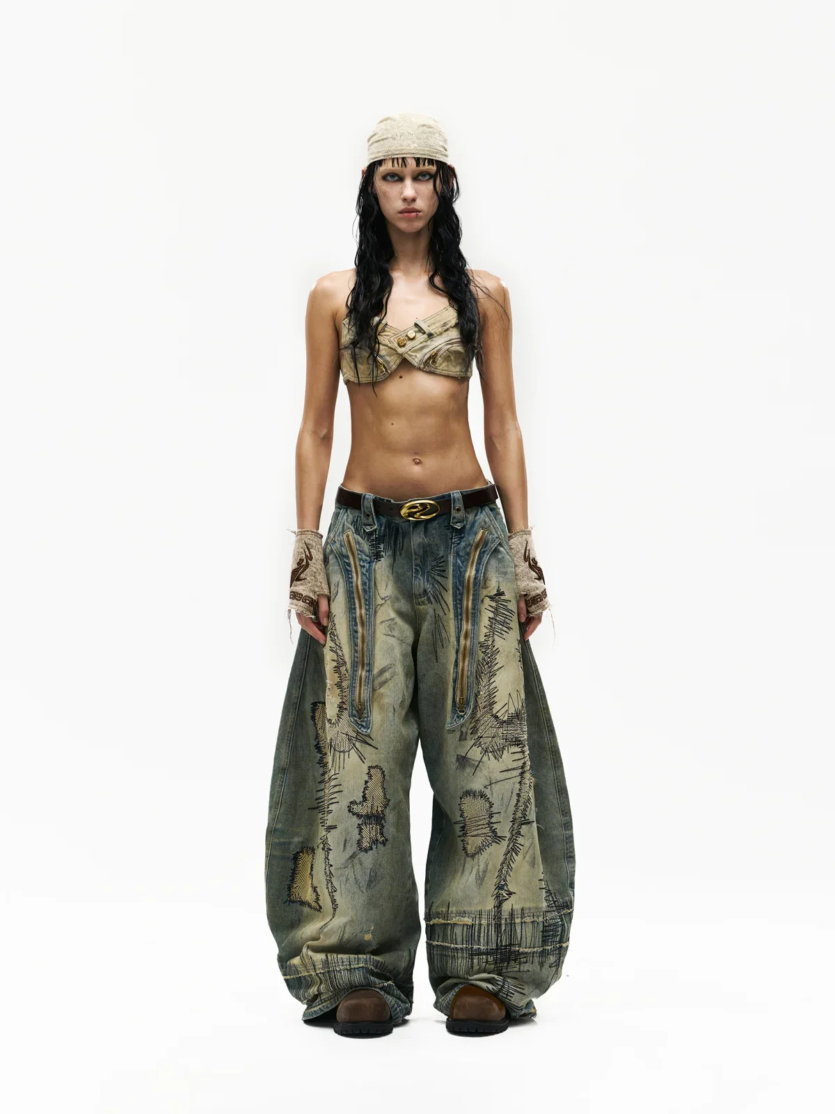 Personsoul Stain Embroidery Curved Jeans