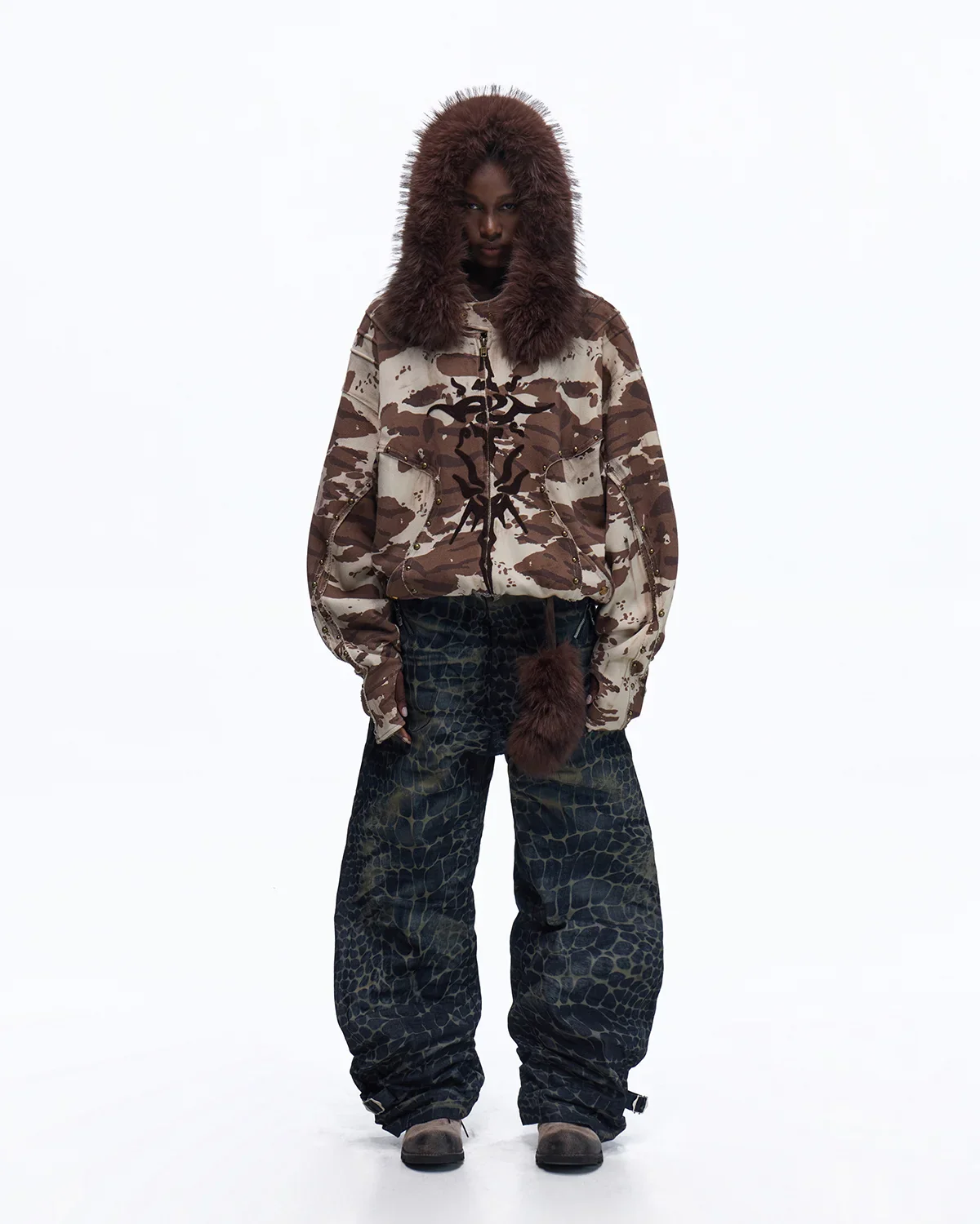 Personsoul Laser-Etched Crocodile-Patterned Raw Denim Curved Jeans