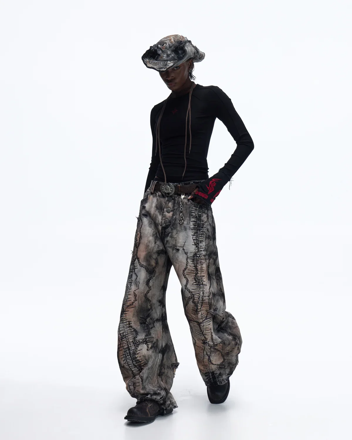 Personsoul Essential Long Sleeve Crewneck In Black