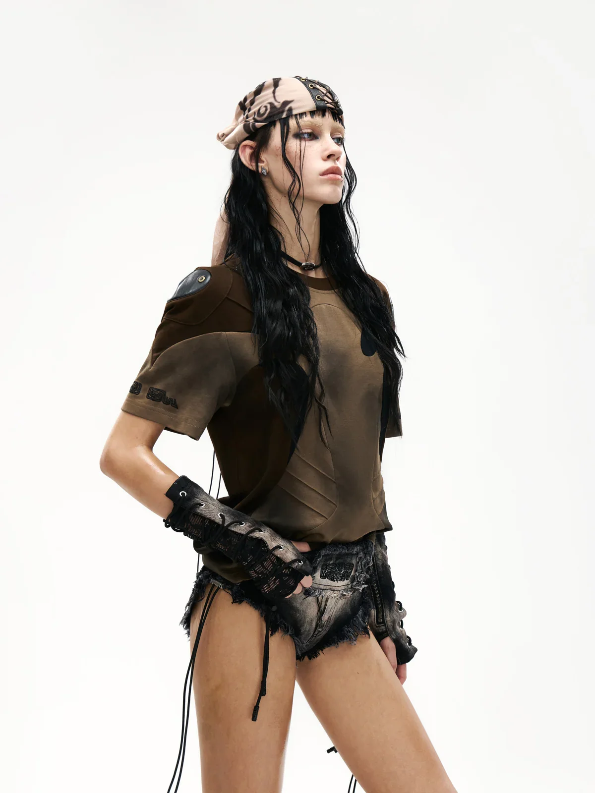 Spliced Cooling Slim T-Shirt with Embroidered Shoulder Details