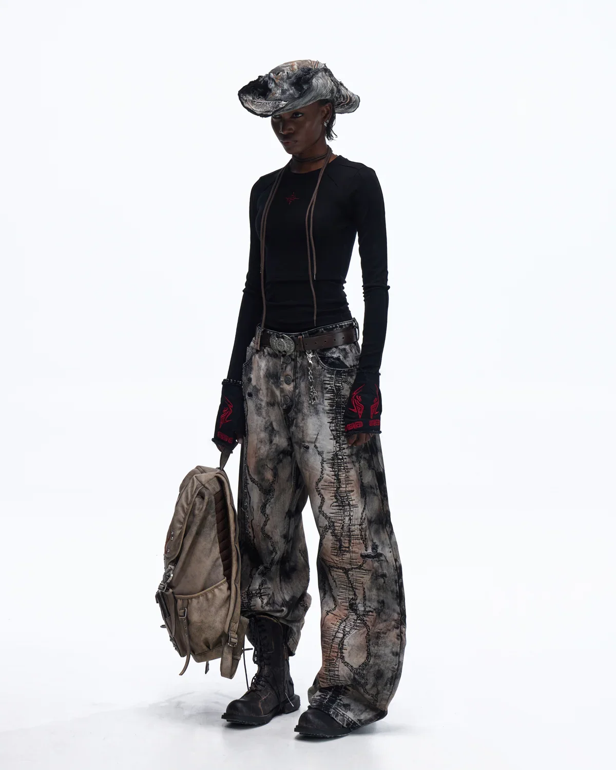 Personsoul Essential Long Sleeve Crewneck In Black