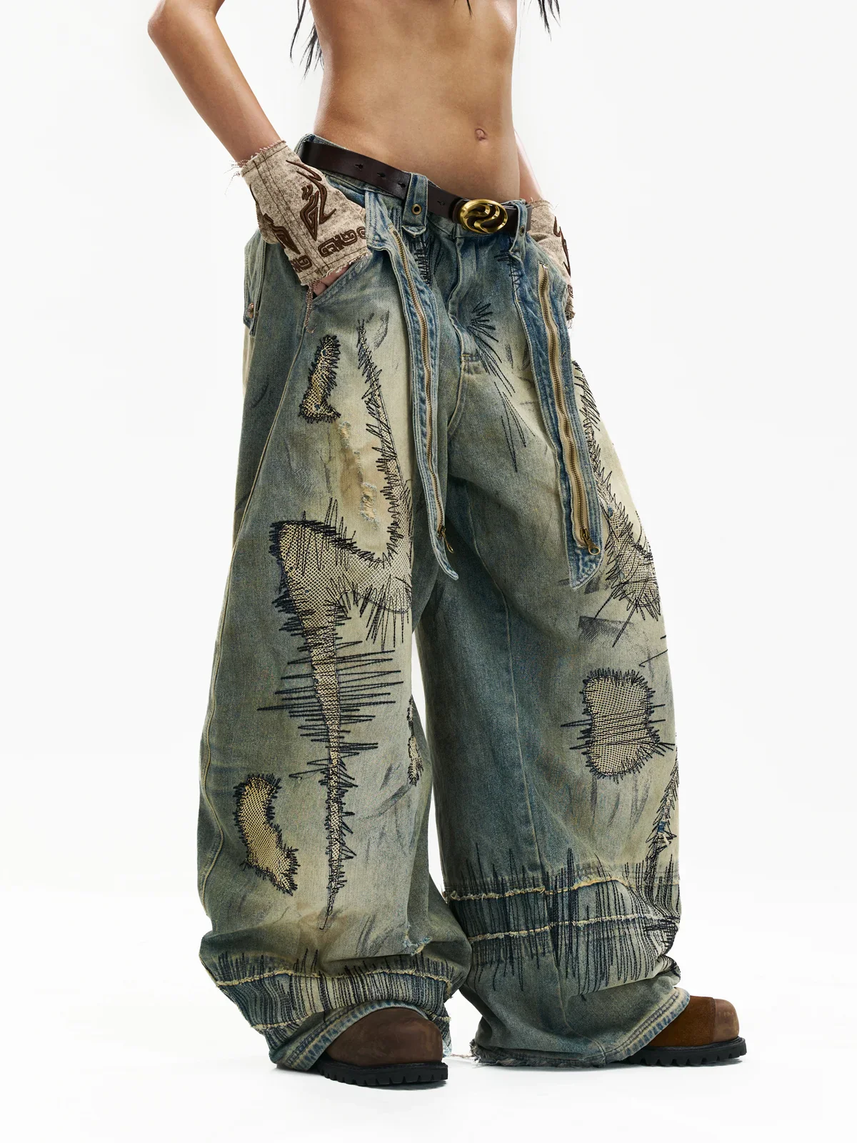 Personsoul Stain Embroidery Curved Jeans