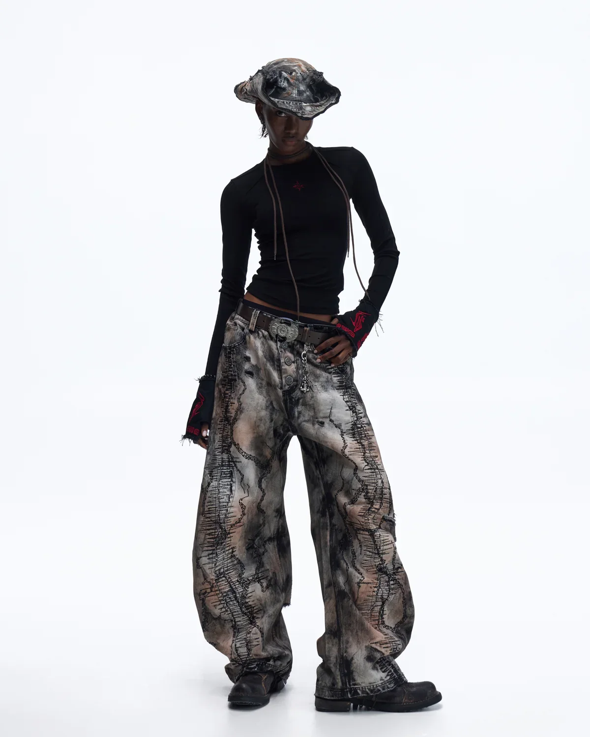 Personsoul Essential Long Sleeve Crewneck In Black