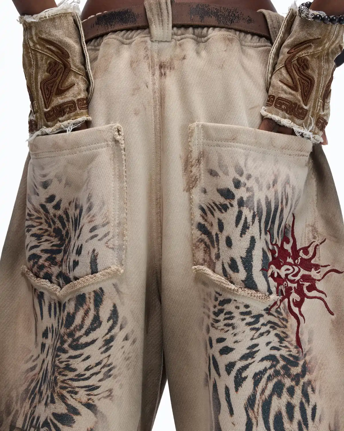 Personsoul Distressed Tiger-Pattern Totem Sweatpants