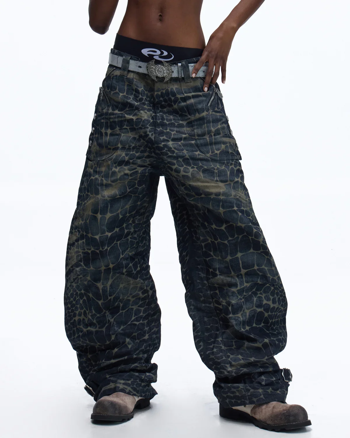 Personsoul Laser-Etched Crocodile-Patterned Raw Denim Curved Jeans