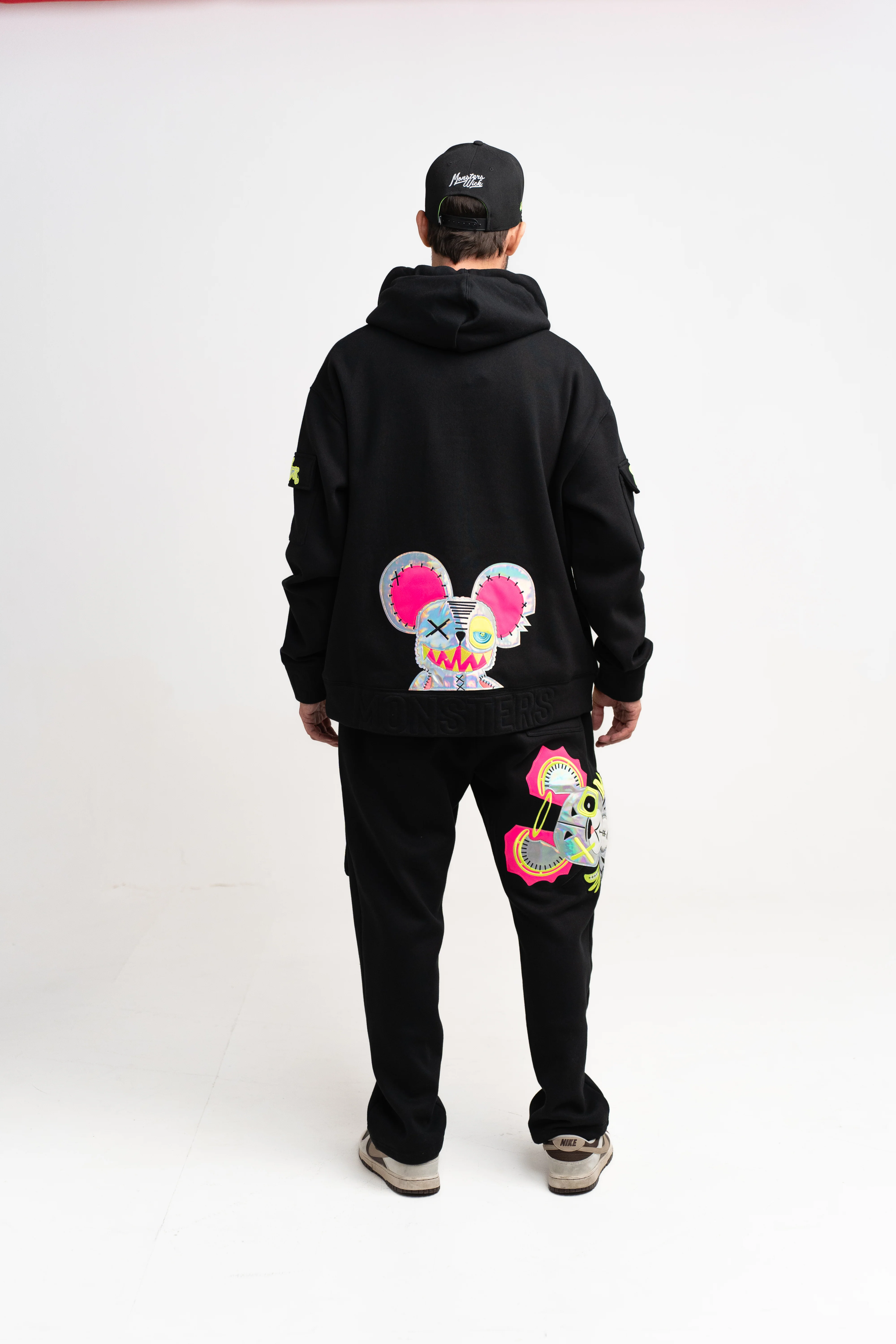 NEON ROYALTY CARGO SWEATPANTS BLACK