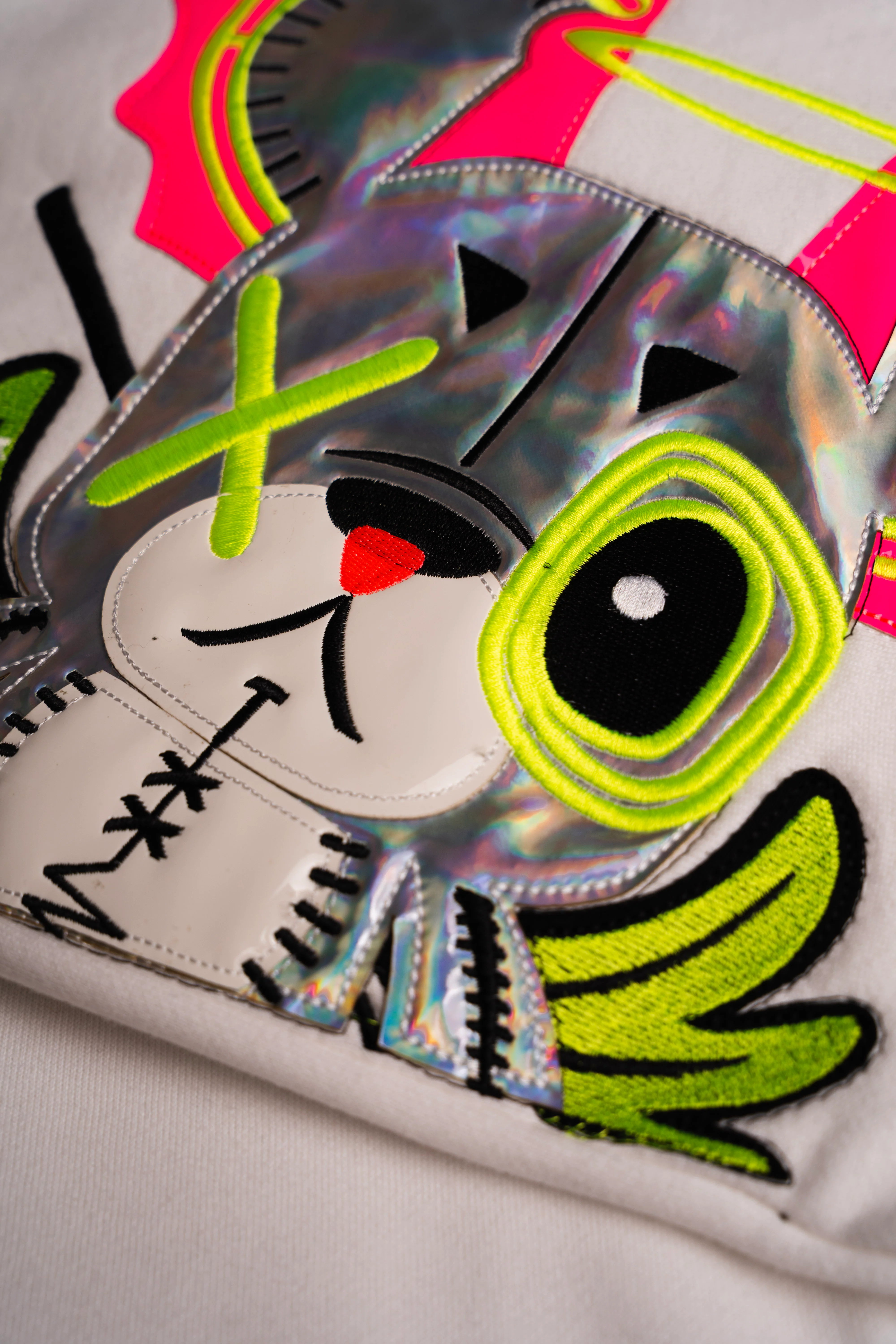 NEON ROYALTY CARGO SWEATPANTS WHITE