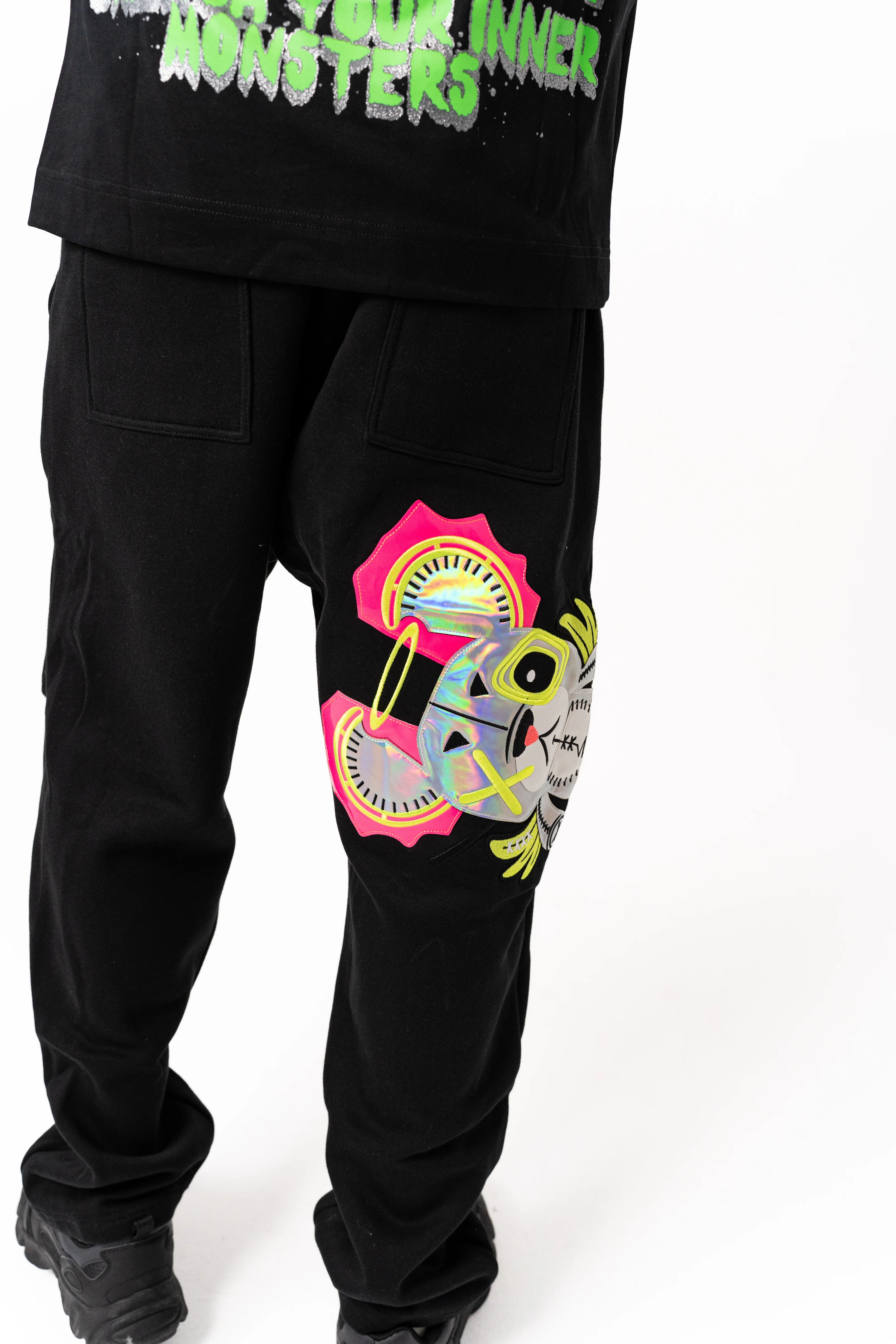 NEON ROYALTY CARGO SWEATPANTS BLACK