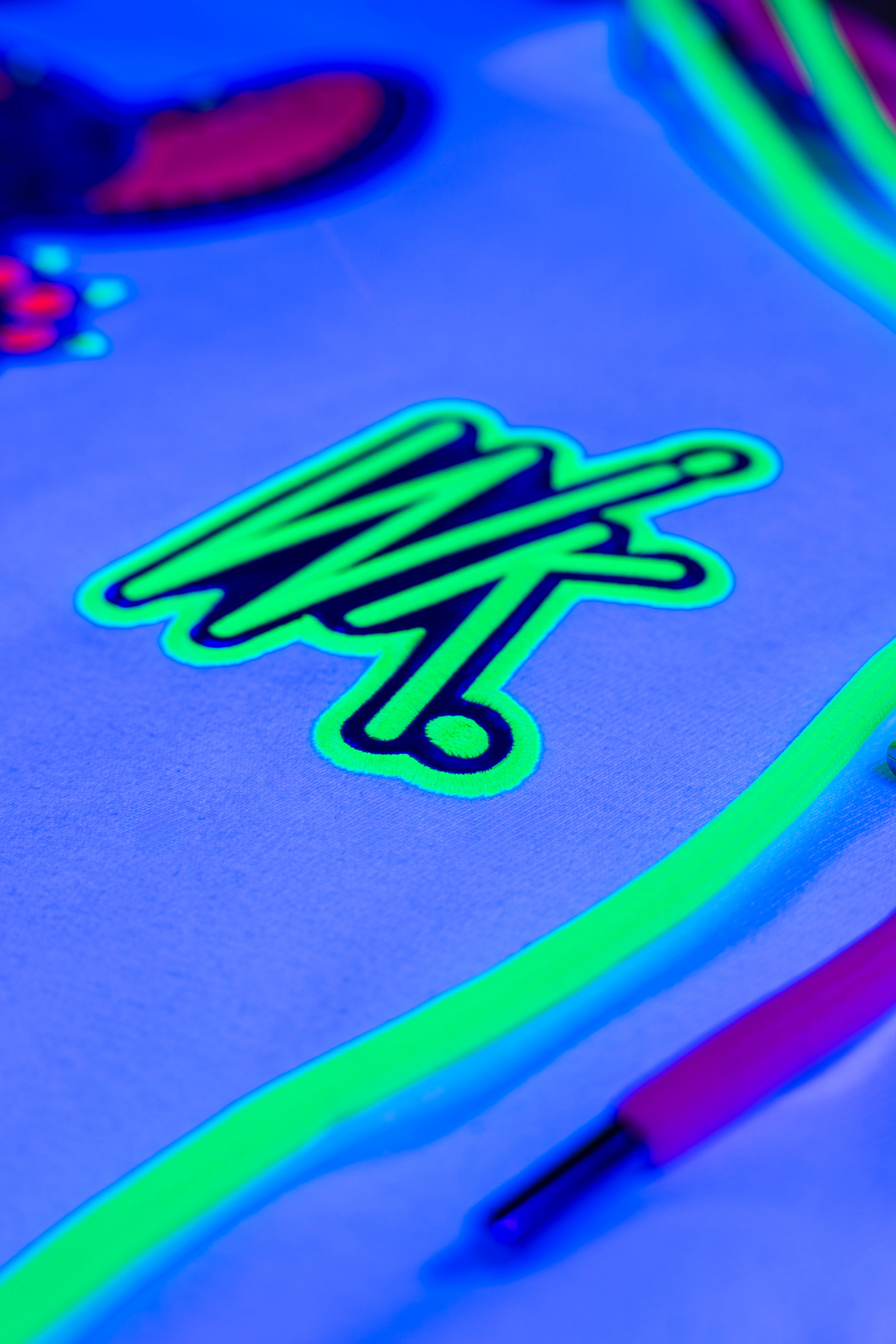 NEON ROYALTY HOODIE WHITE