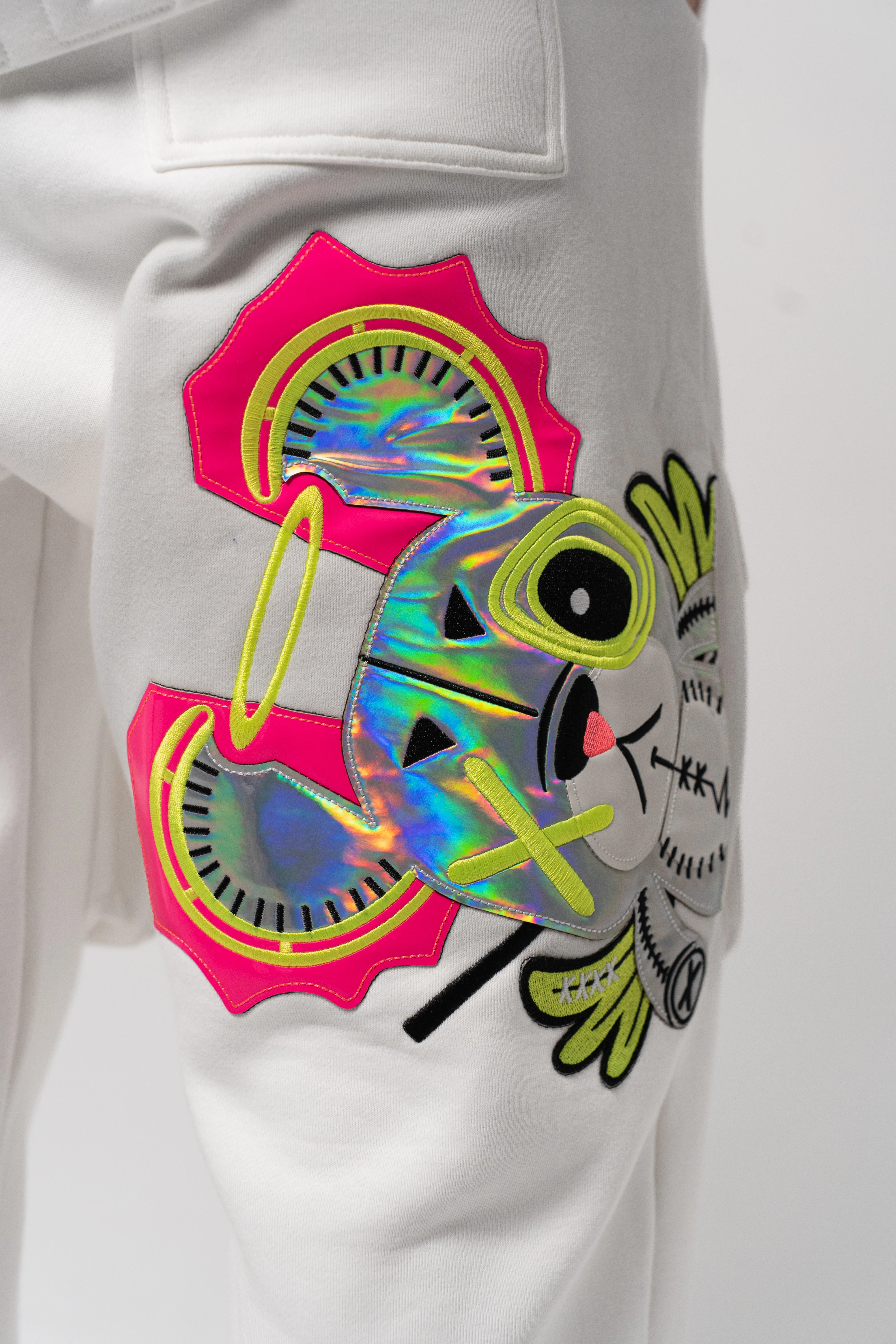 NEON ROYALTY CARGO SWEATPANTS WHITE