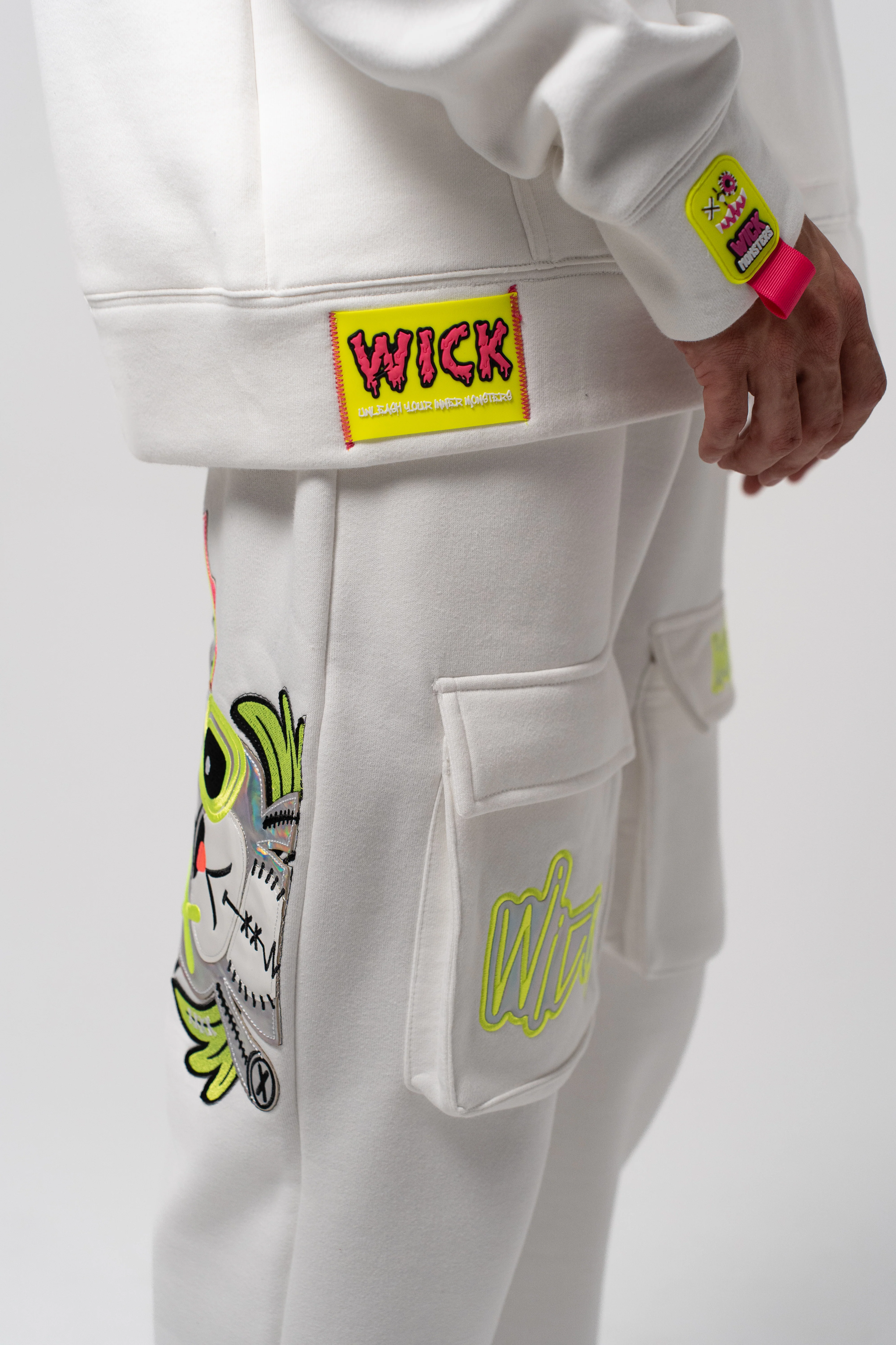 NEON ROYALTY CARGO SWEATPANTS WHITE