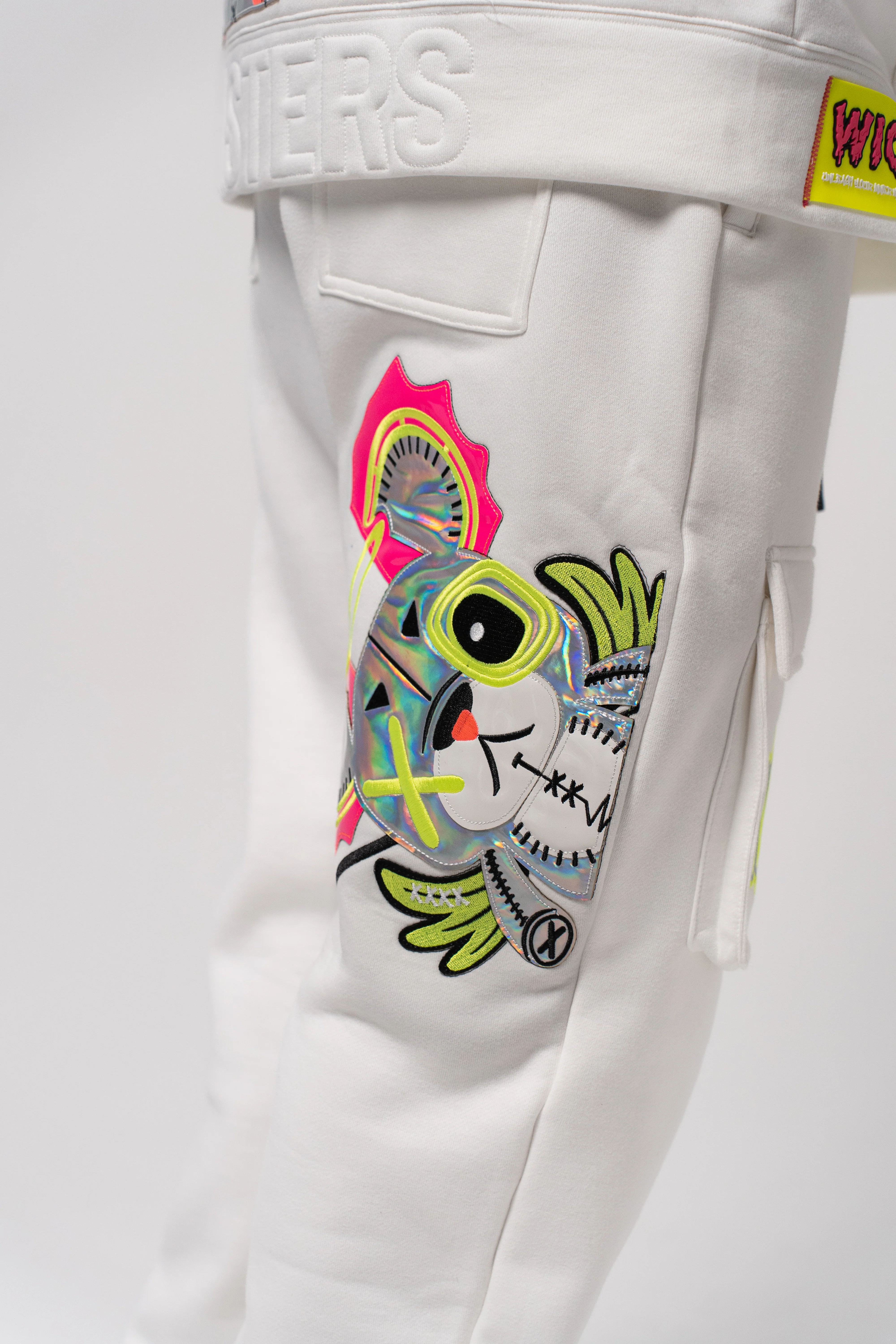 NEON ROYALTY CARGO SWEATPANTS WHITE