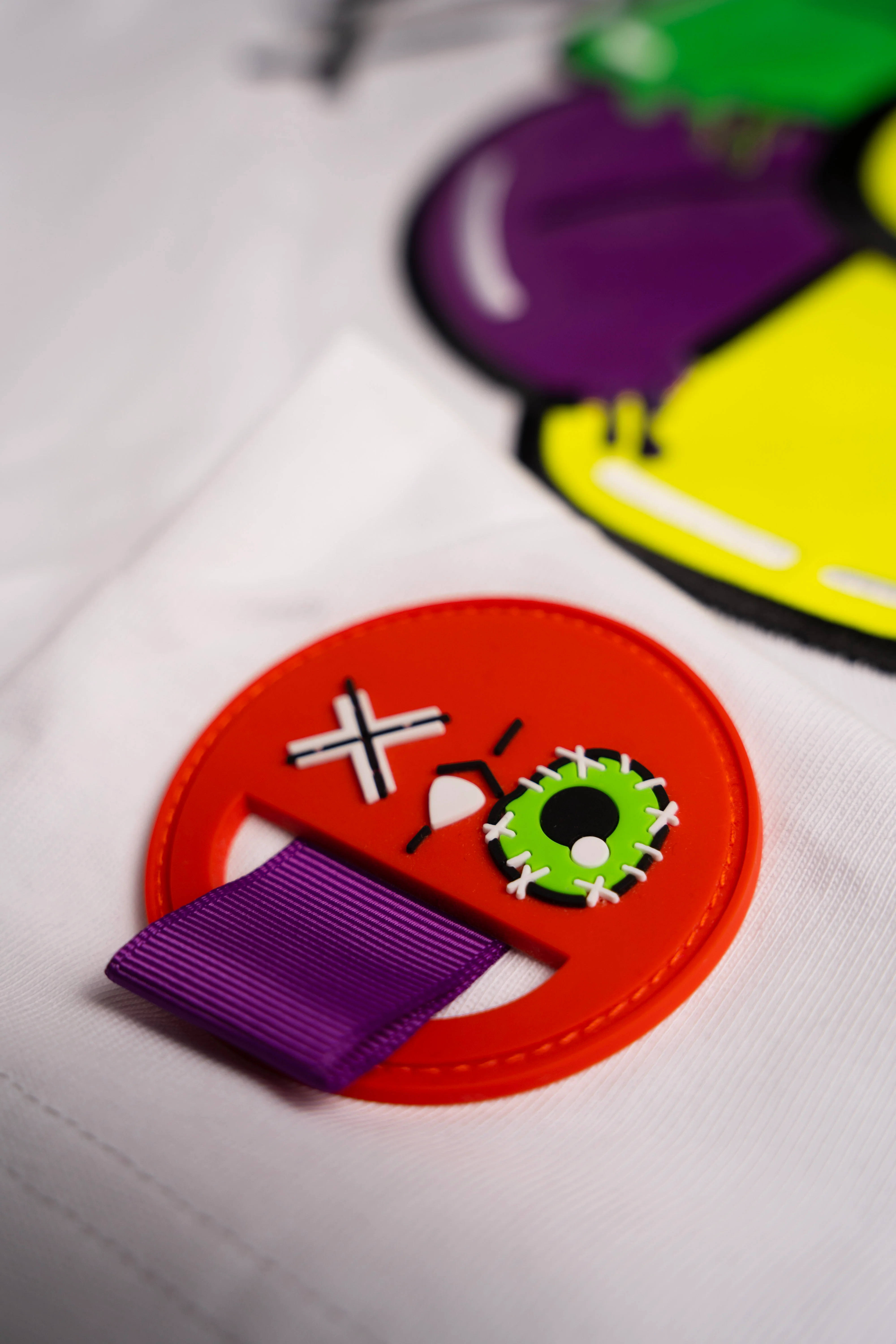 NEON ICE FLOWER T-SHIRT WITH AMIGURUMI