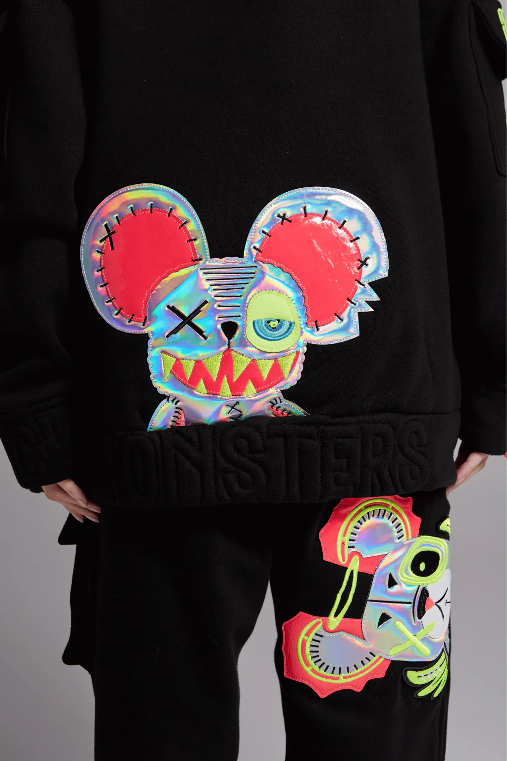 NEON ROYALTY CARGO SWEATPANTS BLACK