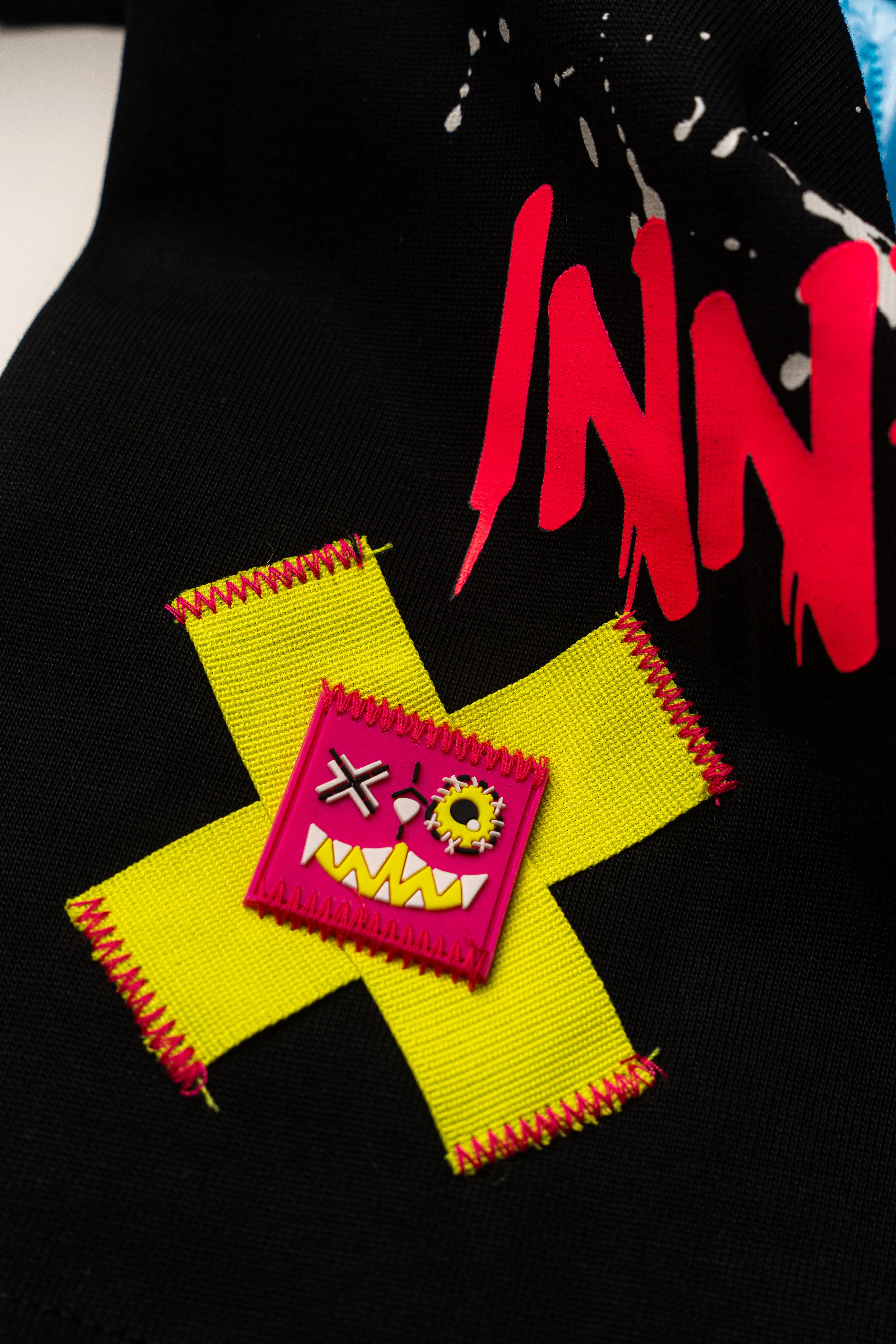 OVERSIZED NR ARROW BLACK