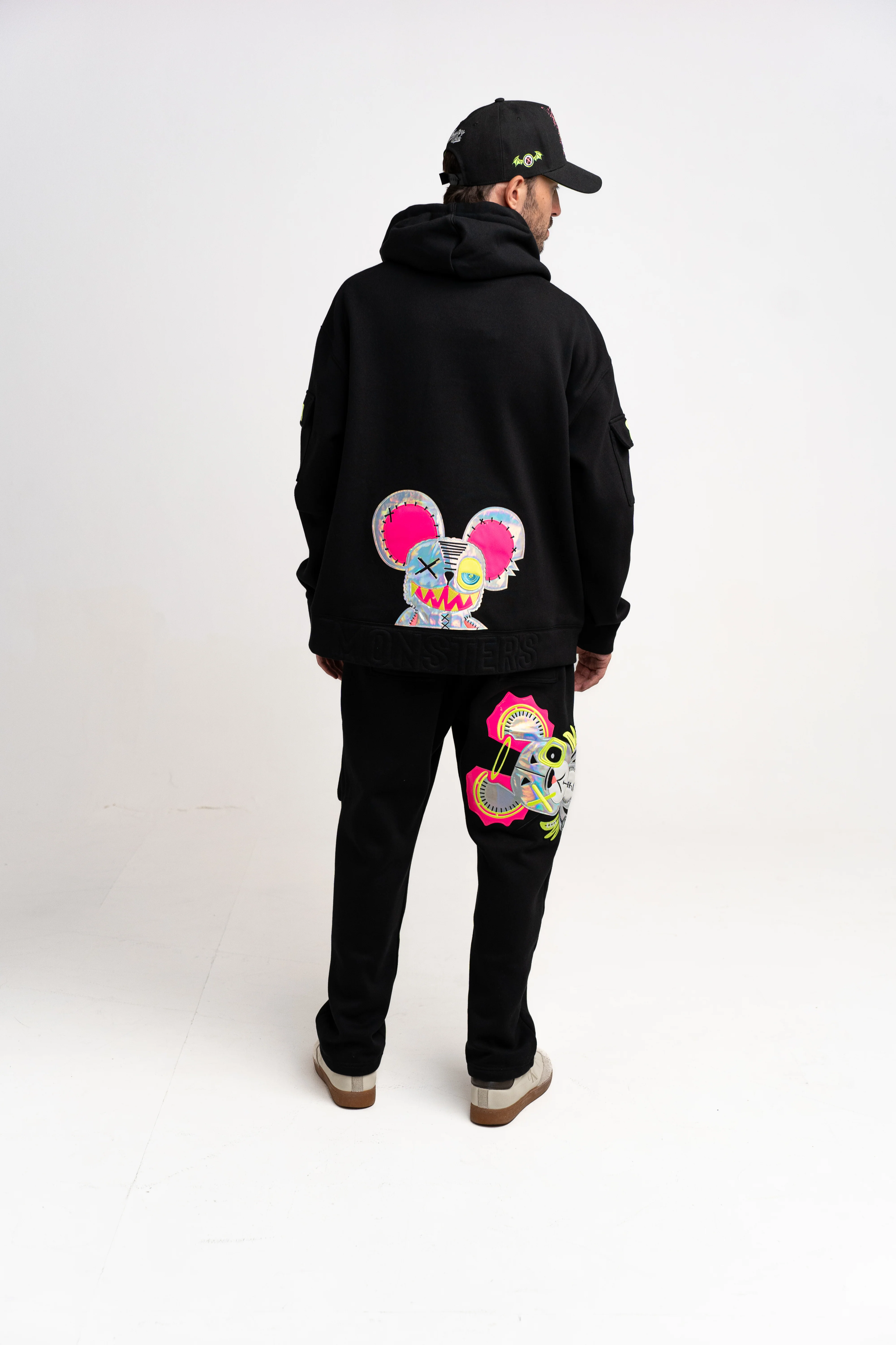 NEON ROYALTY CARGO SWEATPANTS BLACK