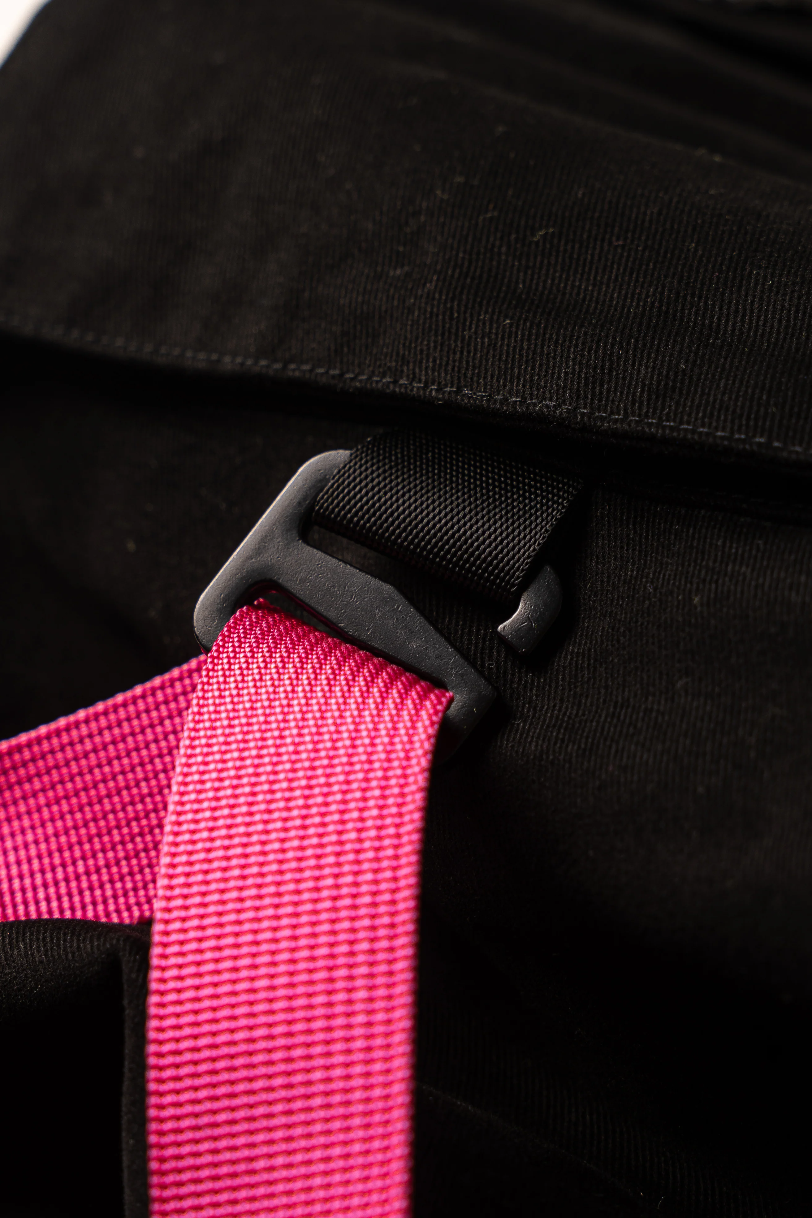 CARGO NR PANTS BLACK & PINK