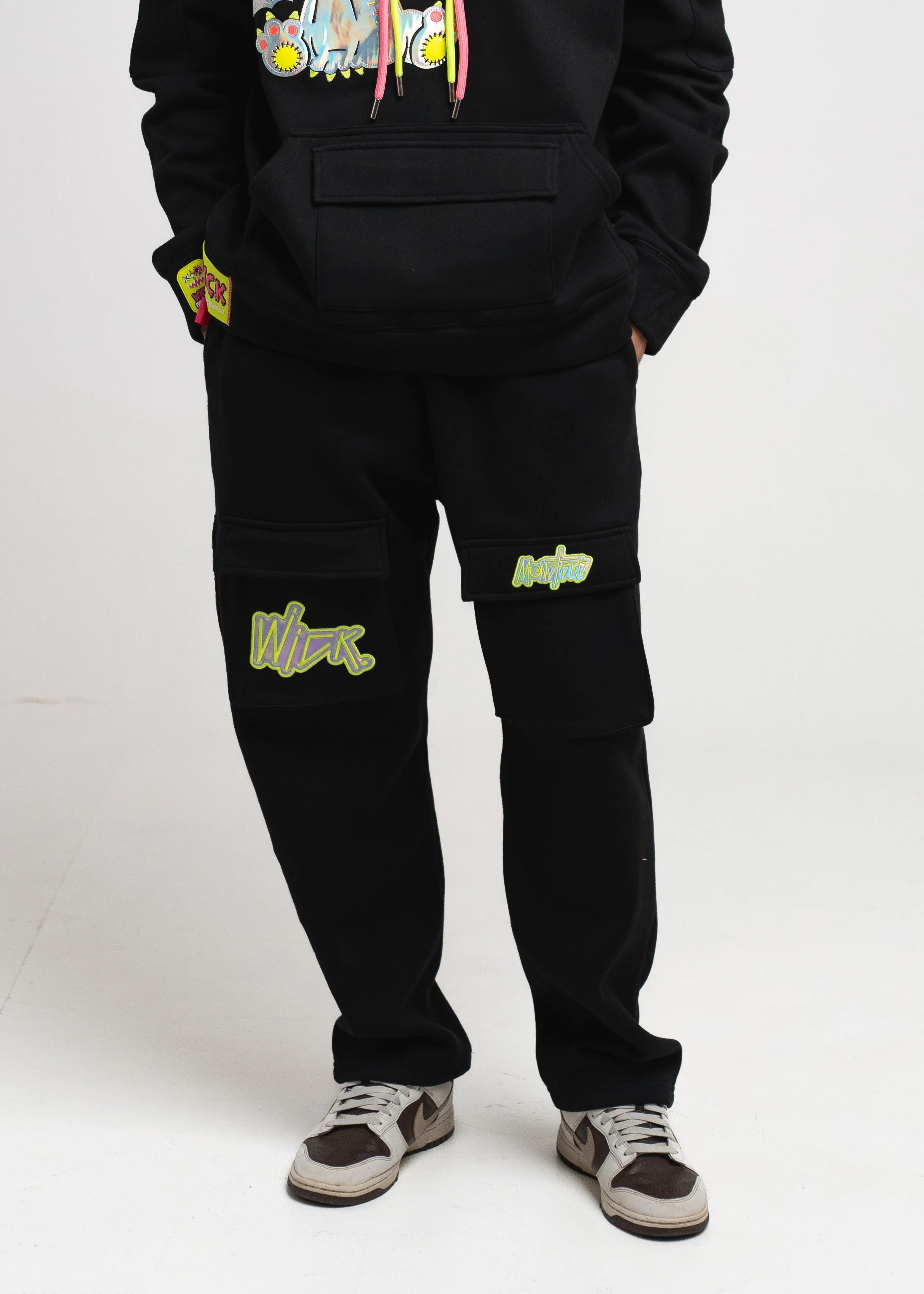 NEON ROYALTY CARGO SWEATPANTS BLACK